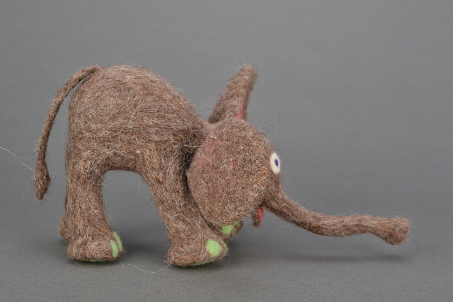 Дизайнерская игрушка из шерсти в технике сухого валяния Слон фото 4