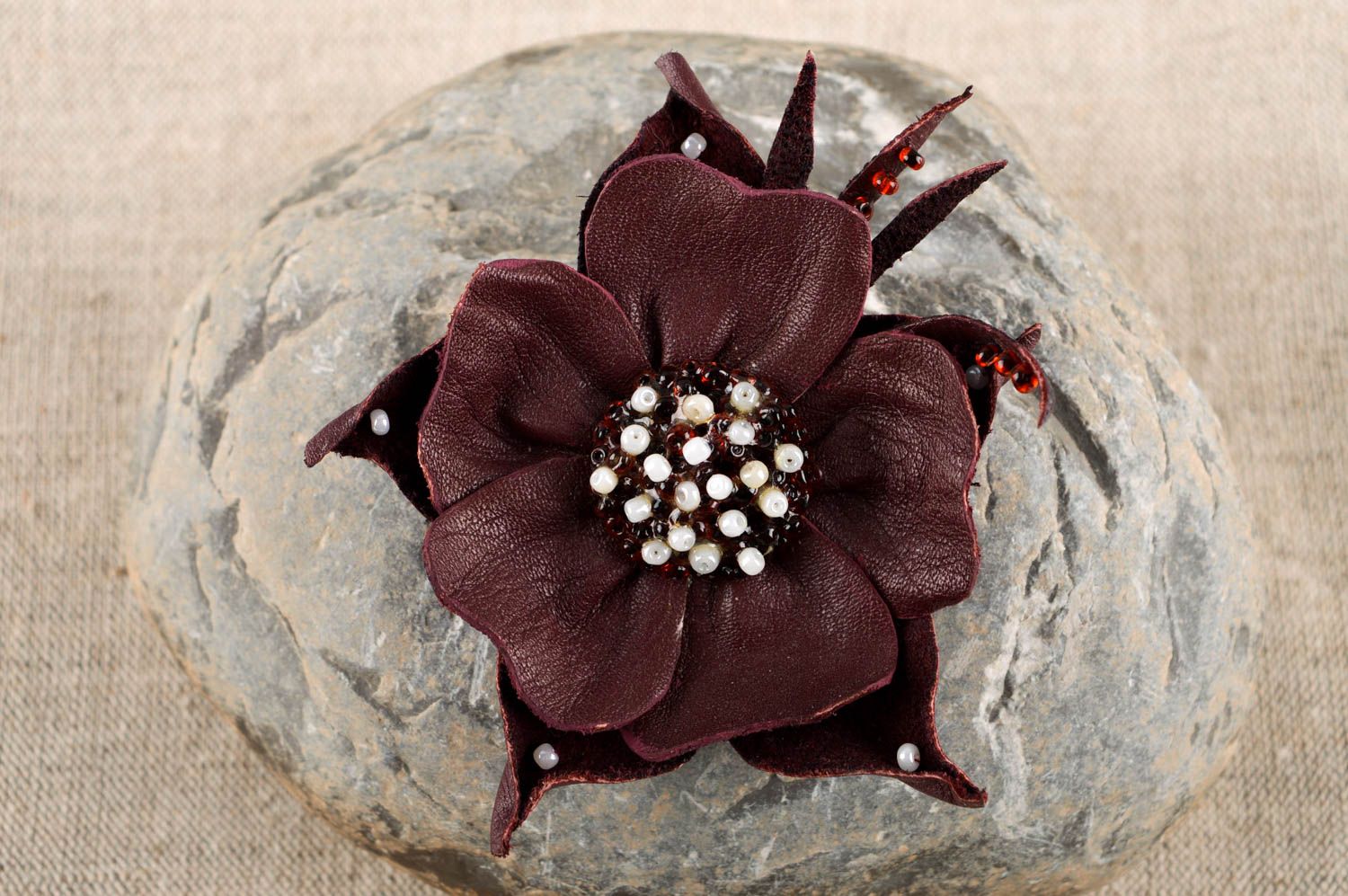 Broche fleur cuir faite main Broche fantaisie Accessoire femme Idée cadeau photo 1