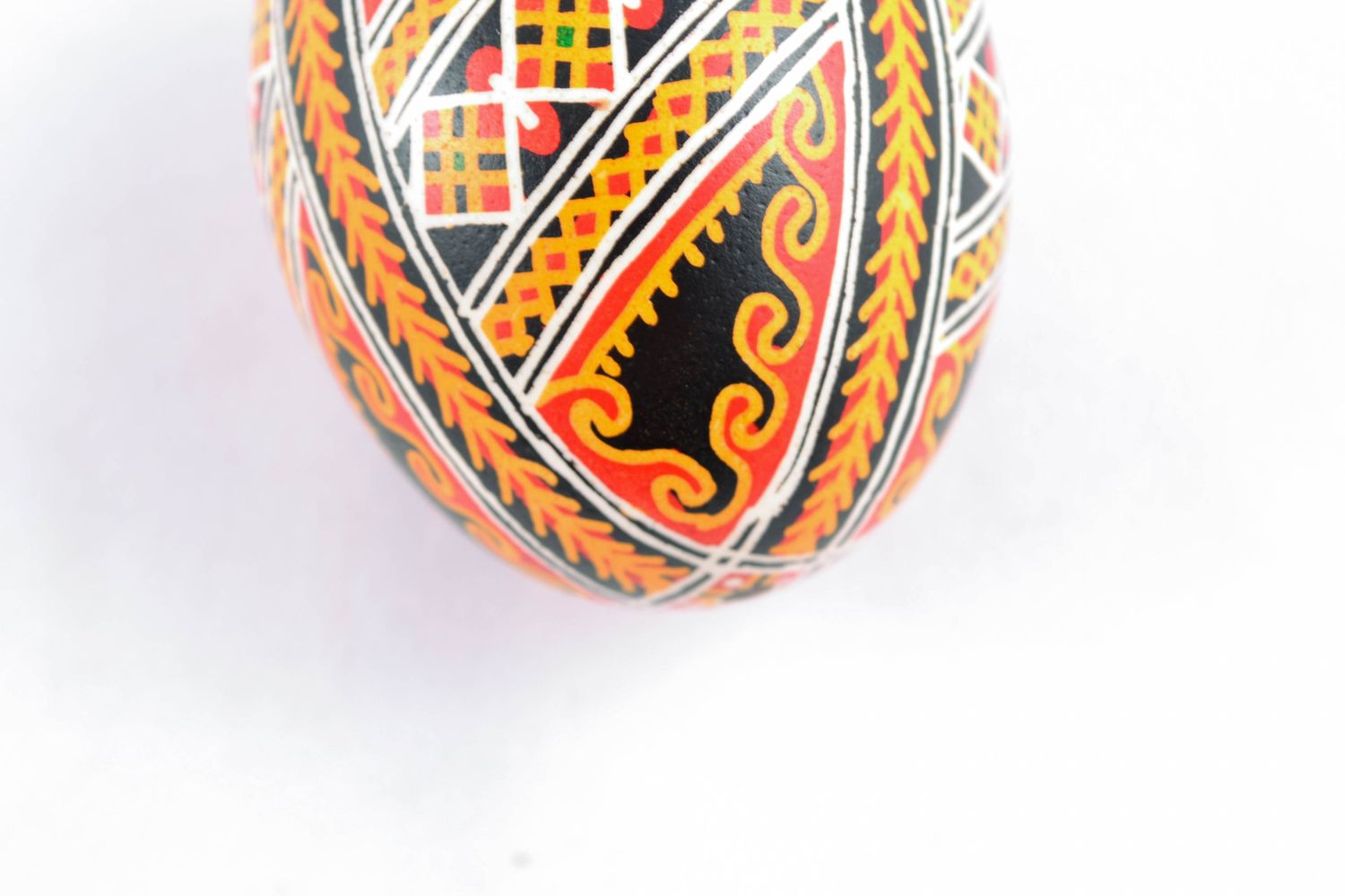 Пасхальное яйцо с росписью красками декоративное фото 5