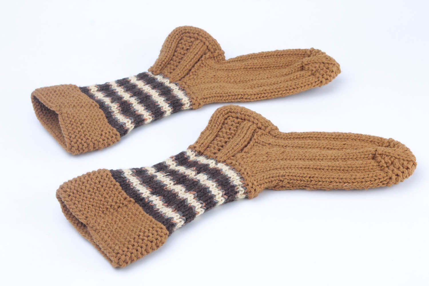 Meias mornas listradas marrons de lã de malha tricotadas a mão para proteger os pés foto 3