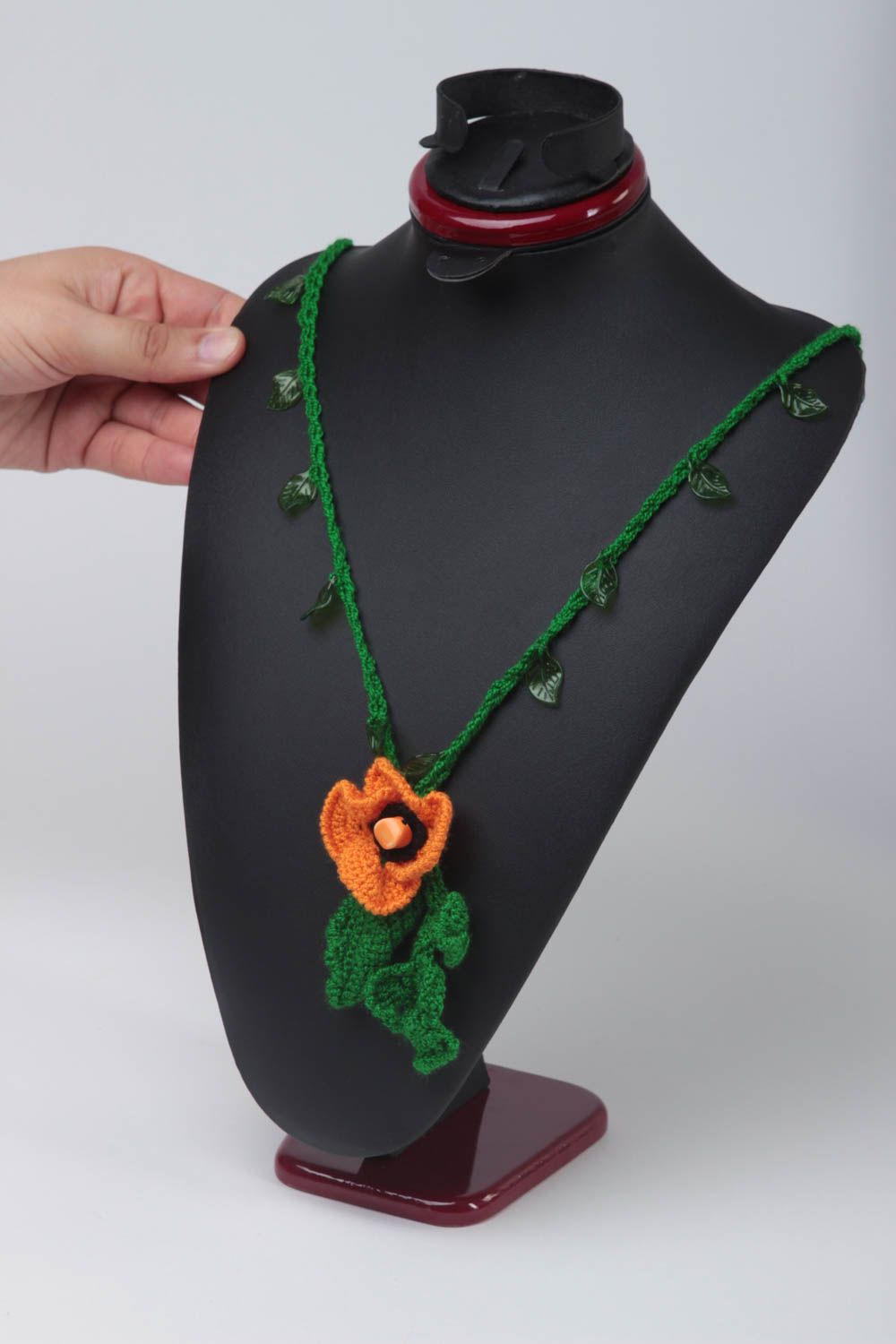 Кулон крючком цветочный кулон ручной работы текстильный кулон зеленый длинный фото 5