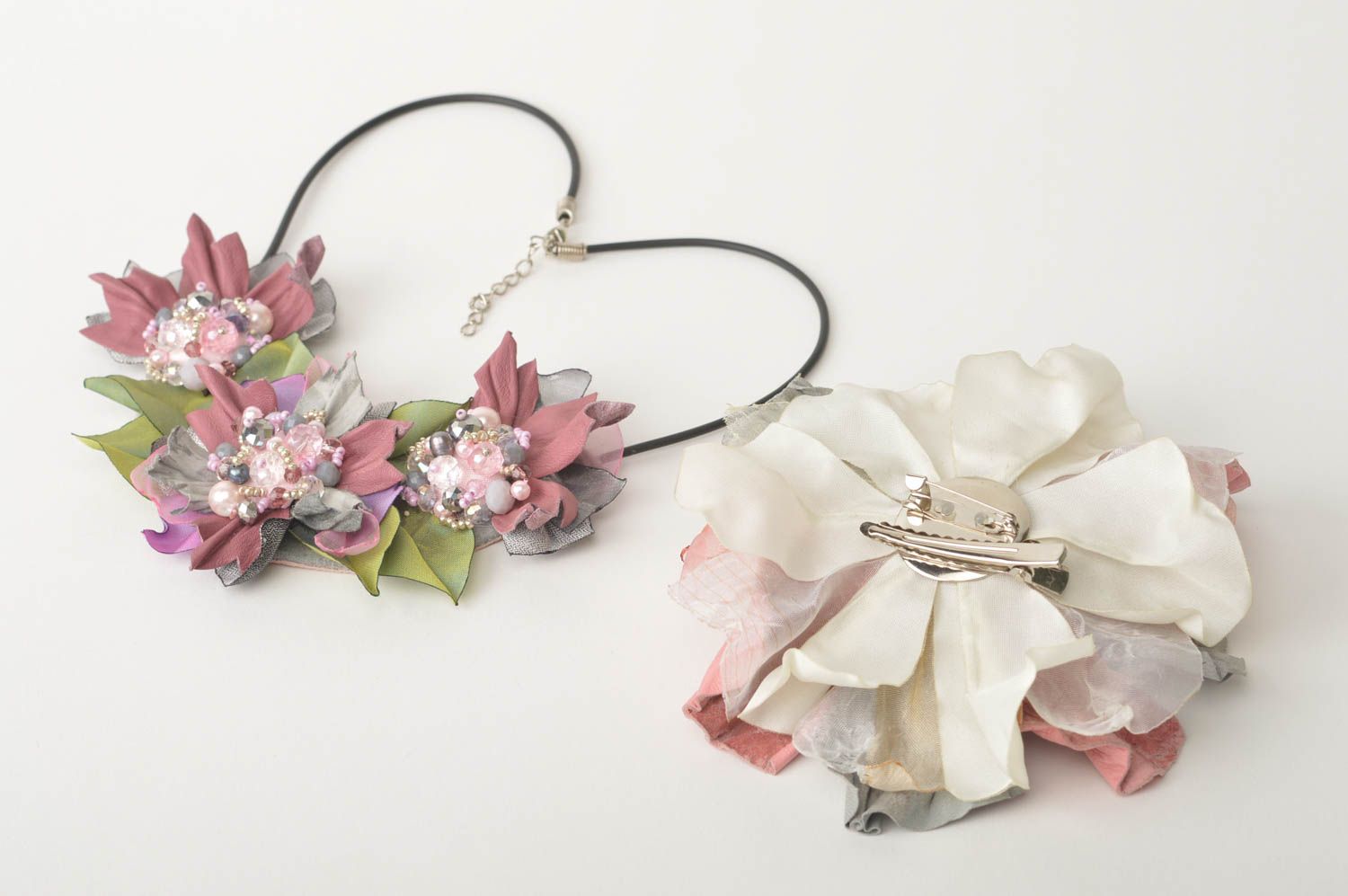 Broche barrette Collier fait main avec fleurs en cuir et soie Cadeau pour femme photo 5