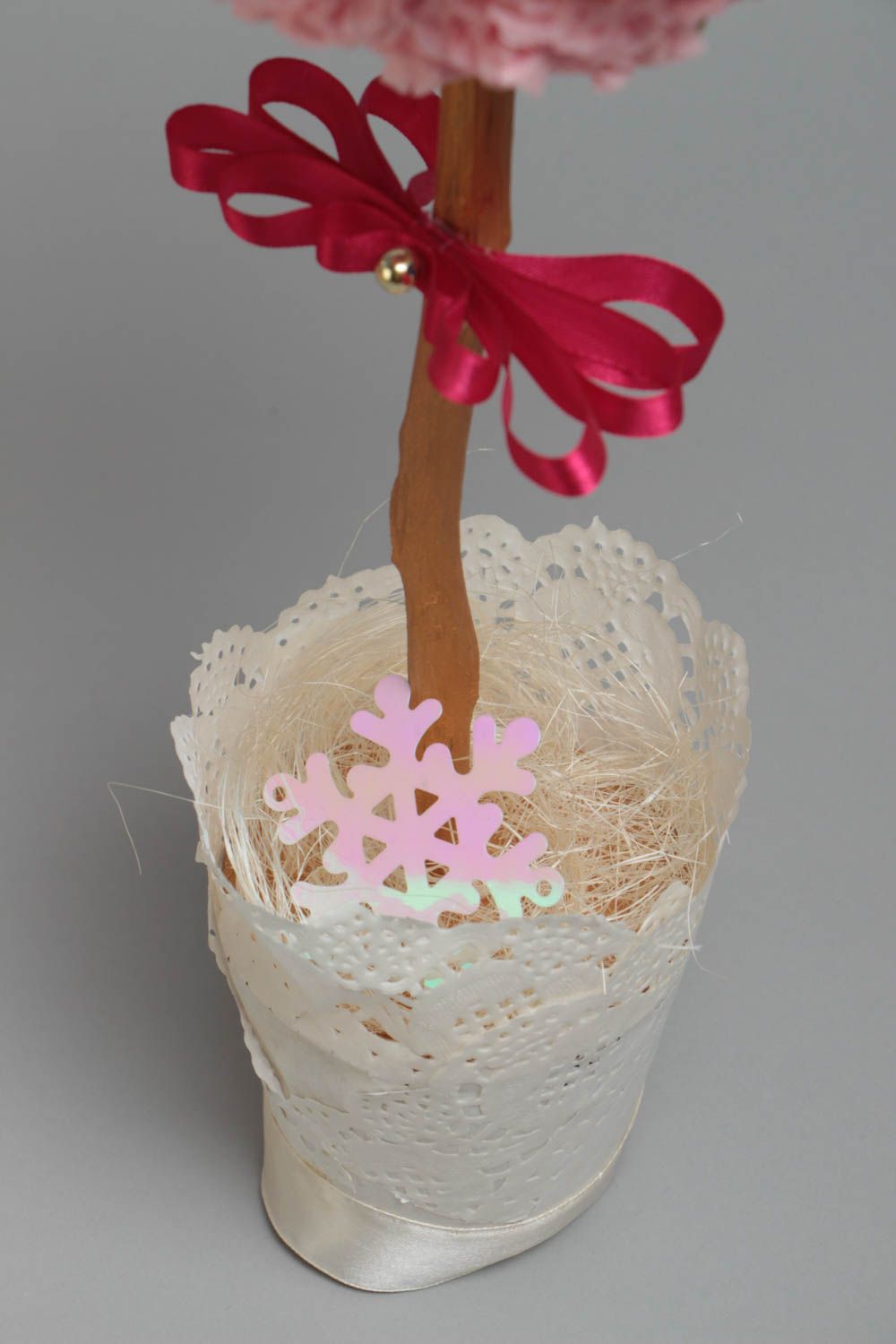 Розовое дерево счастья ручной работы с розами из салфеток и атласных лент оригинальное фото 4