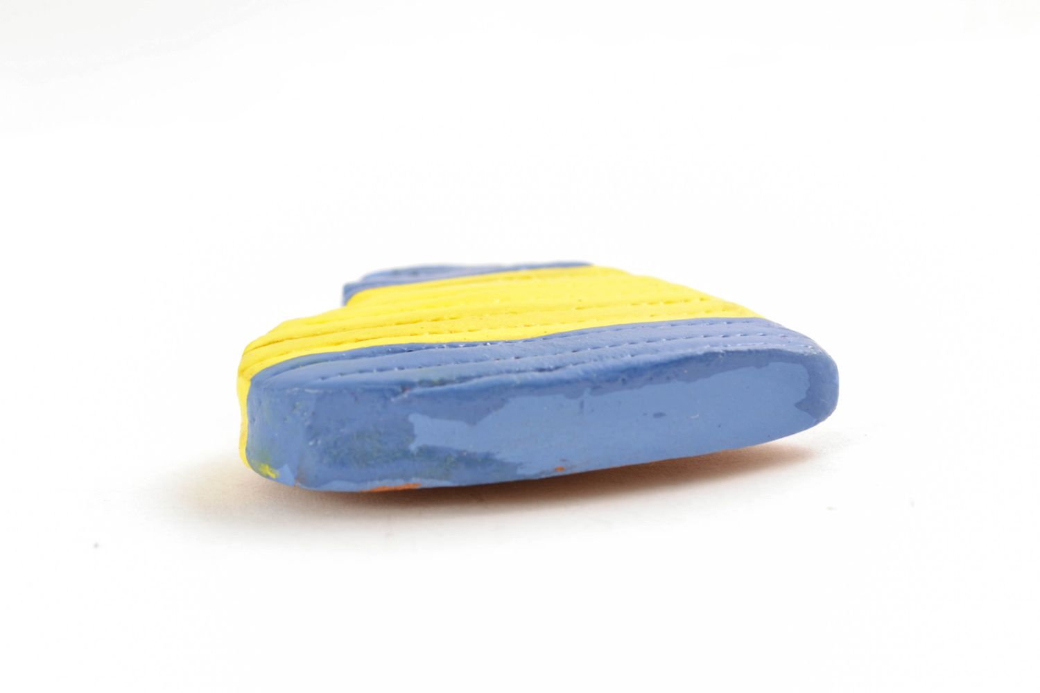 Глиняный магнит в виде сине-желтого сердца фото 3