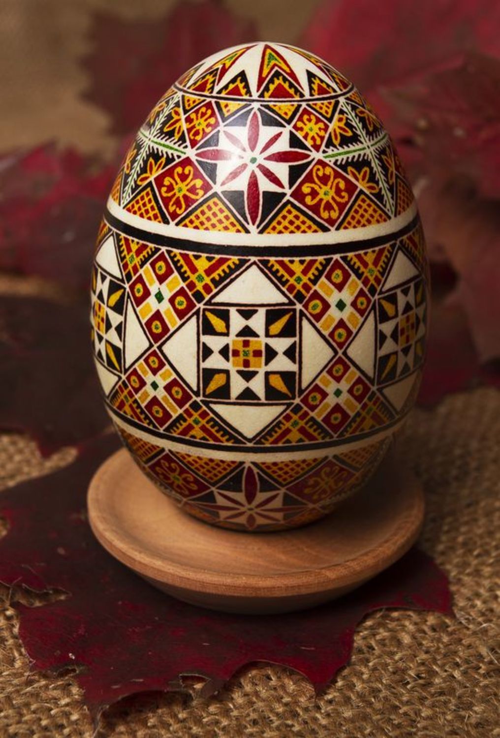 Œuf de Pâques coloré ukrainien photo 1