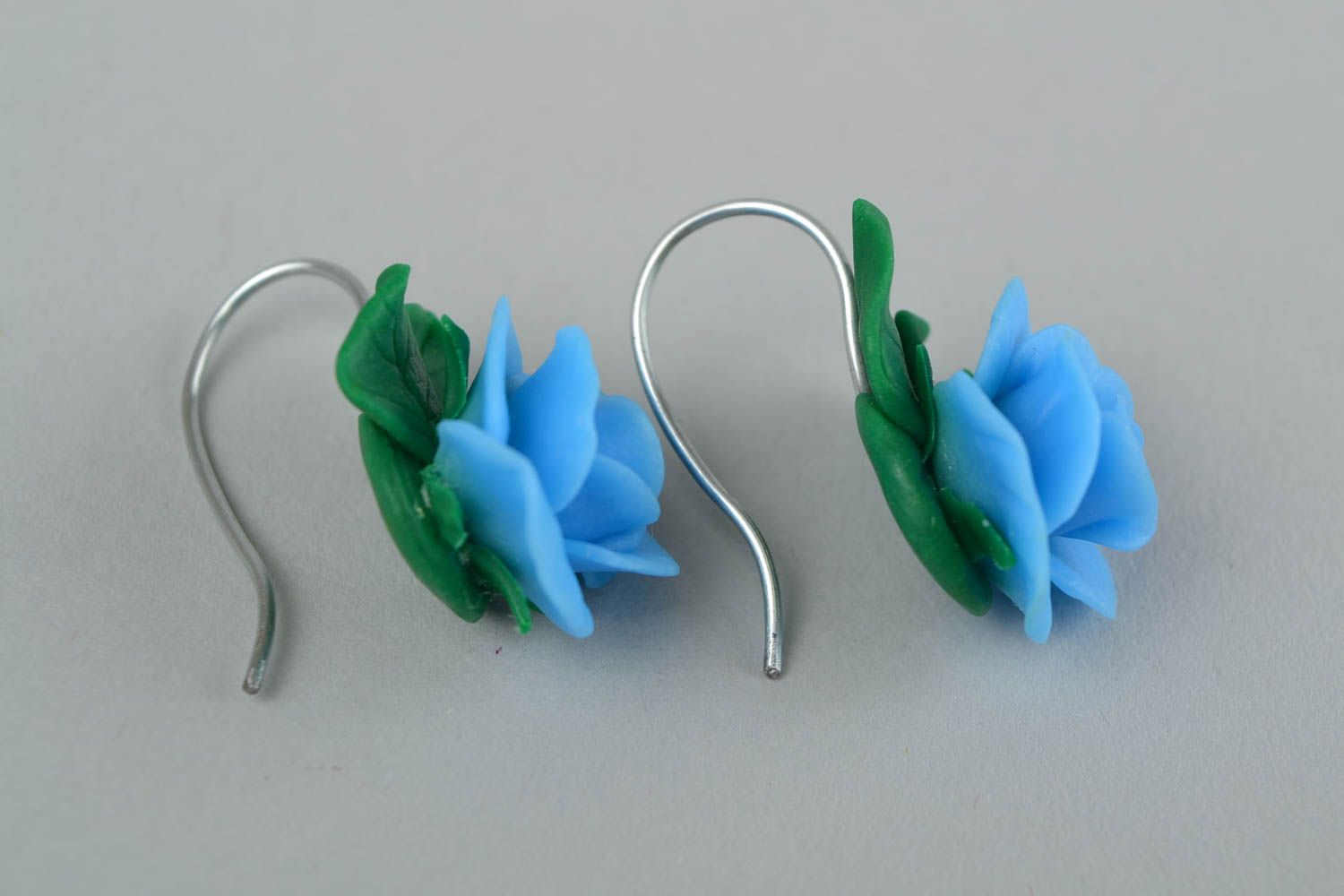 Boucles d'oreilles en pâte polymère faites main bleues florales pour femme photo 4