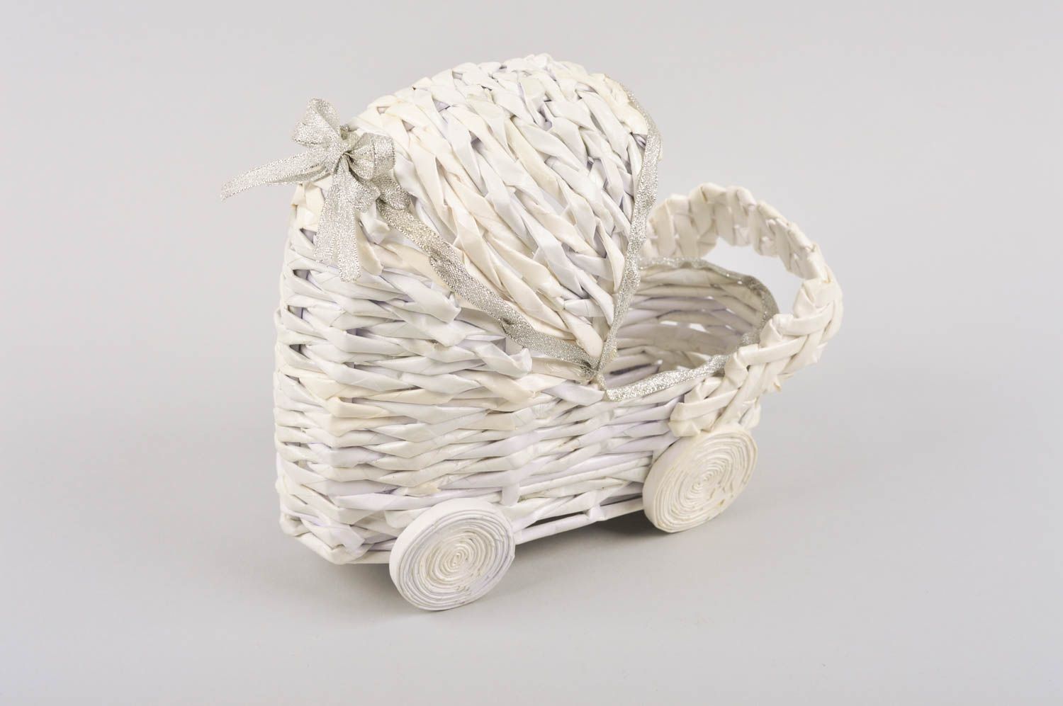 Decorative handmade designer carriage shaped paper basket made of rolled paper photo 2