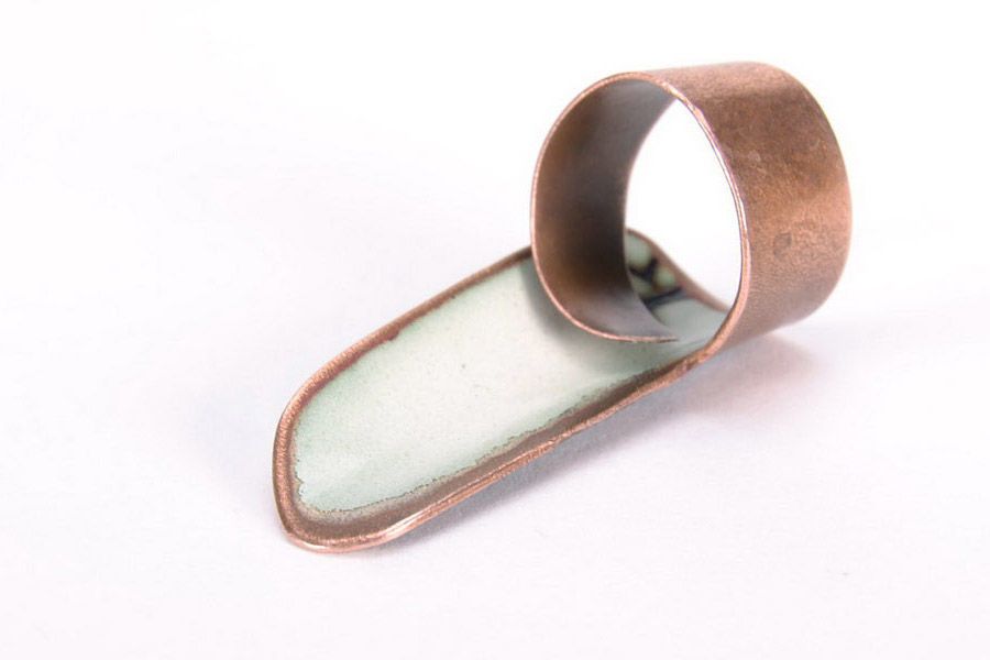 Emaillierter Ring aus Kupfer foto 4