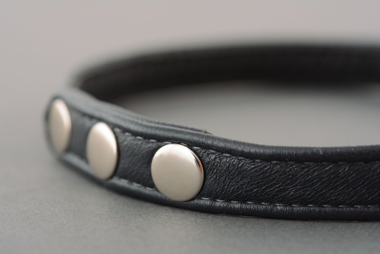 Thin leather bracelet photo 2
