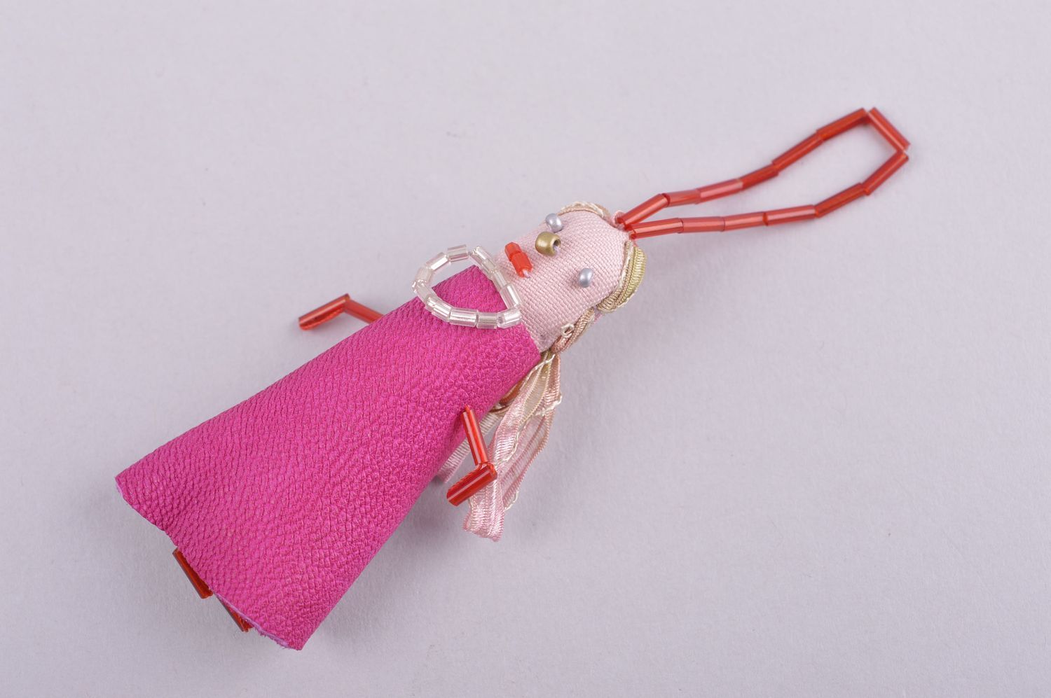 Porte-clés en cuir fait main Porte-clefs poupée rose Accessoire original photo 3