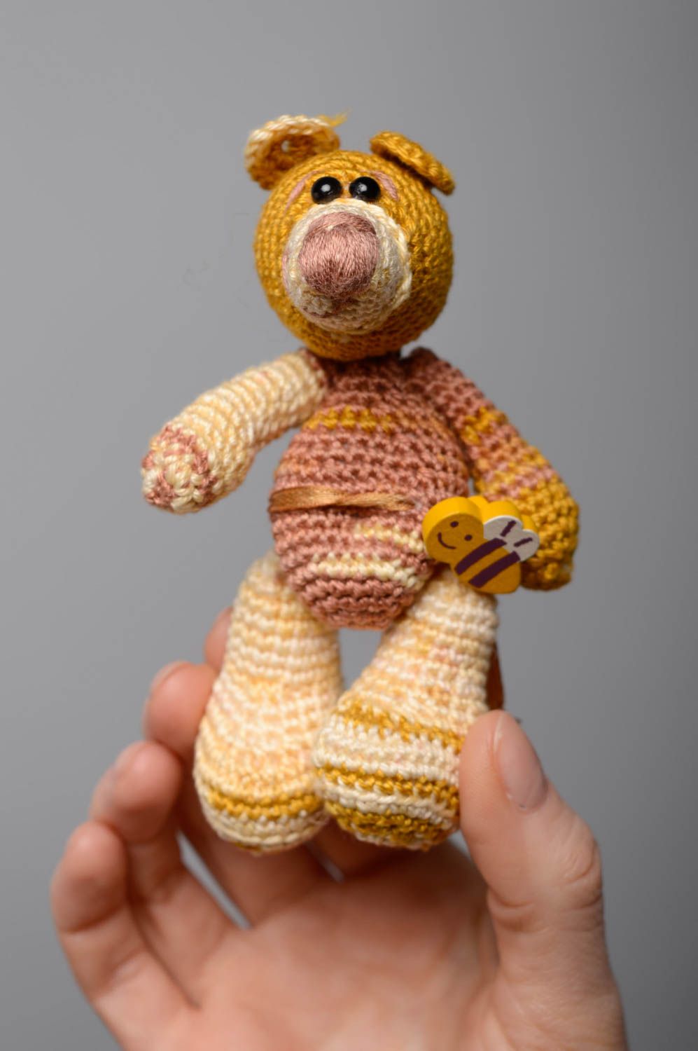 Peluche tricotée Ours avec abeille  photo 4