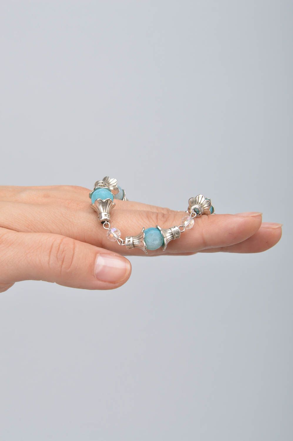Голубой женский браслет с бусинами ручной работы красивый нарядный Капли фото 7