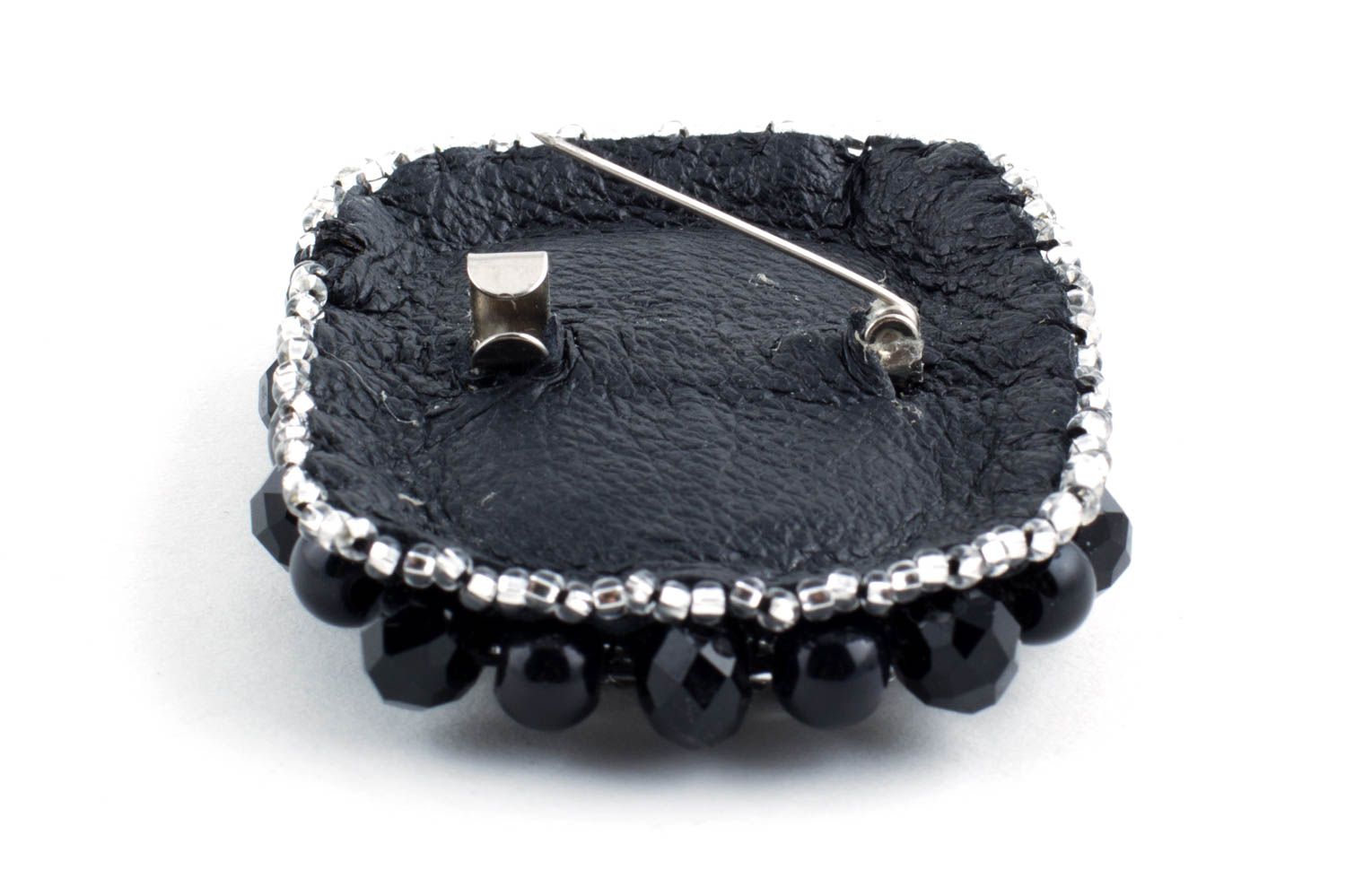 Handmade elegant festive black agate brooch with seed beads on leather basis photo 4