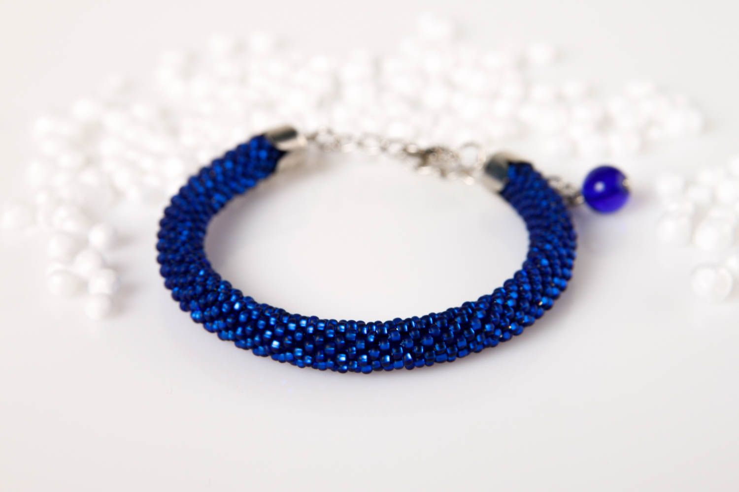 Bracelet perles rocaille Bijou fait main bleu foncé cadeau Accessoire femme photo 1