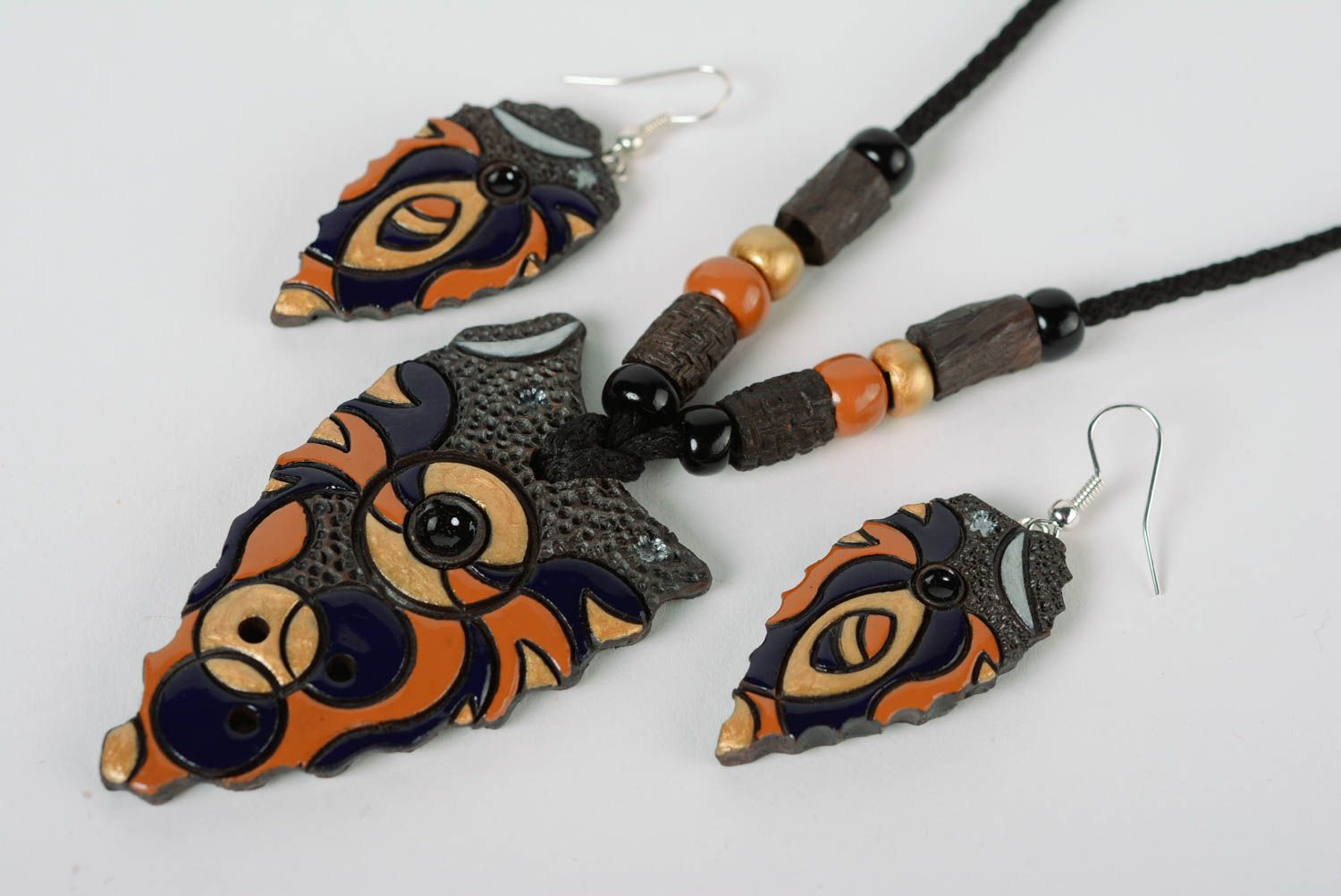 Ensemble de pendentif et boucles d'oreilles en céramique peintes faites main photo 2