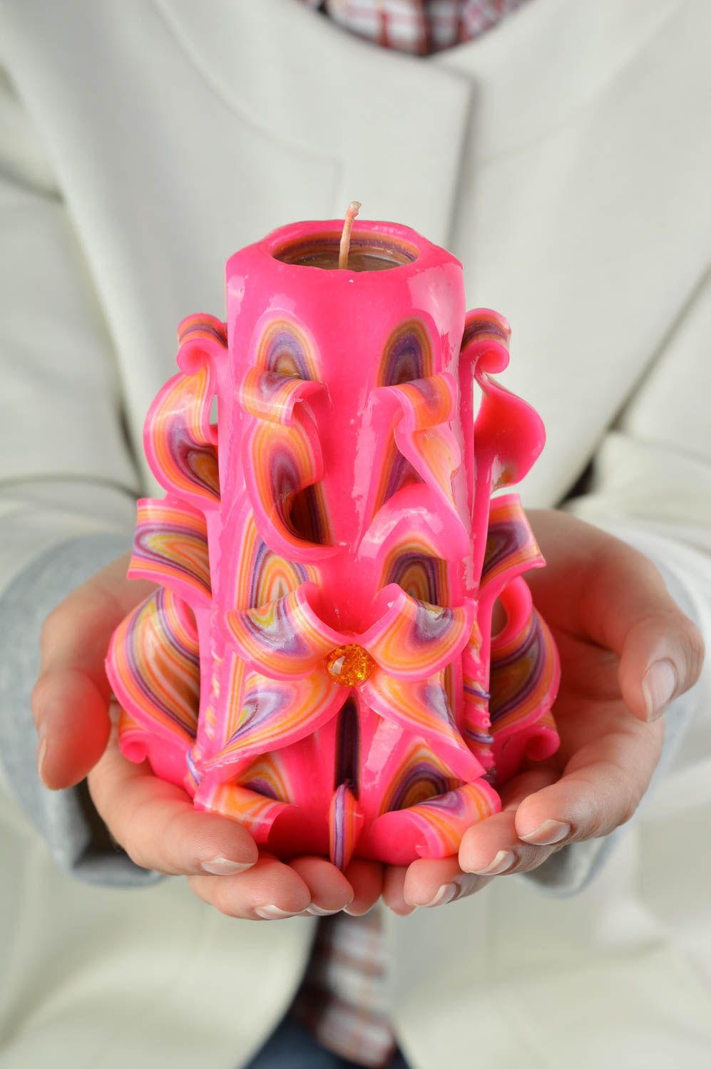 Резная свеча подарок ручной работы цветная свеча резная розовая карамель фото 2