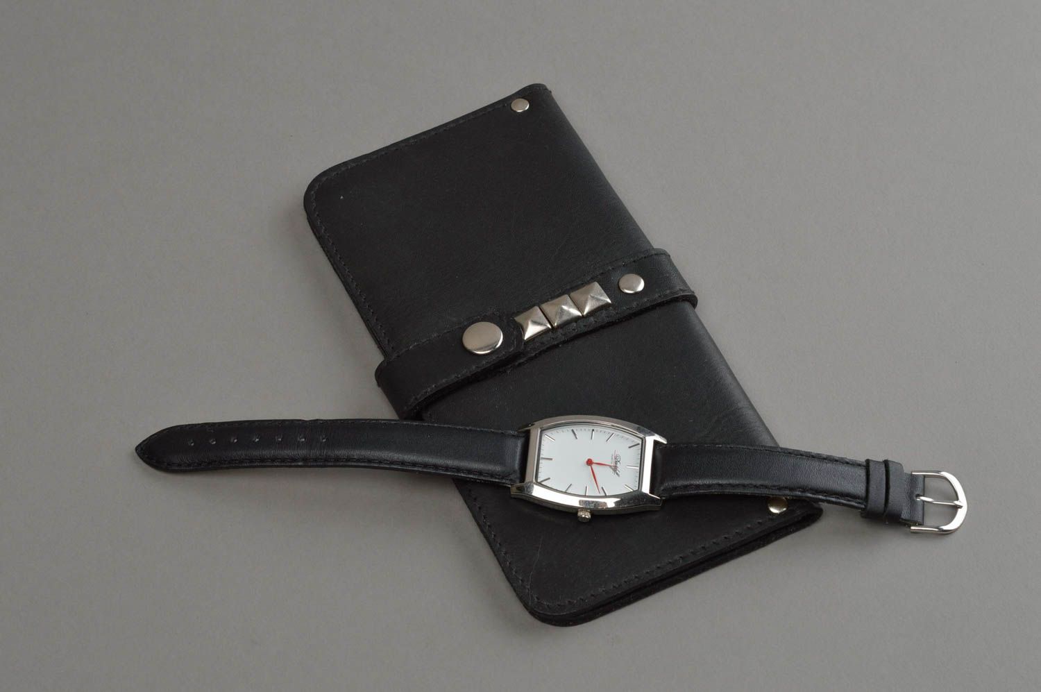 Portefeuille en vrai cuir noir fait main avec éléments métalliques accessoire photo 1