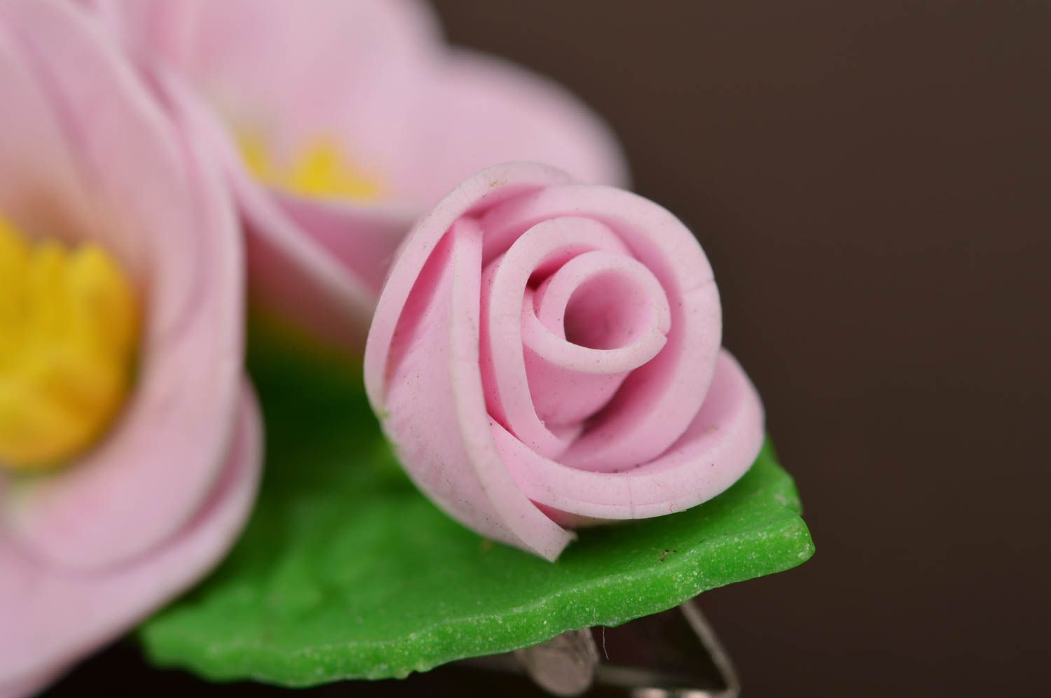 Handmade designer volume brooch with polymer clay pink flowers and bud photo 4