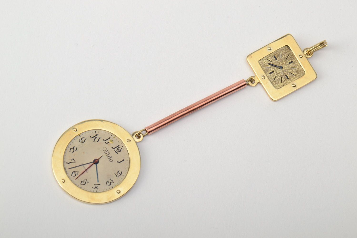 Origineller runder Anhänger Steampunk aus Gelbkupfer mit Uhr handmade für Damen foto 2