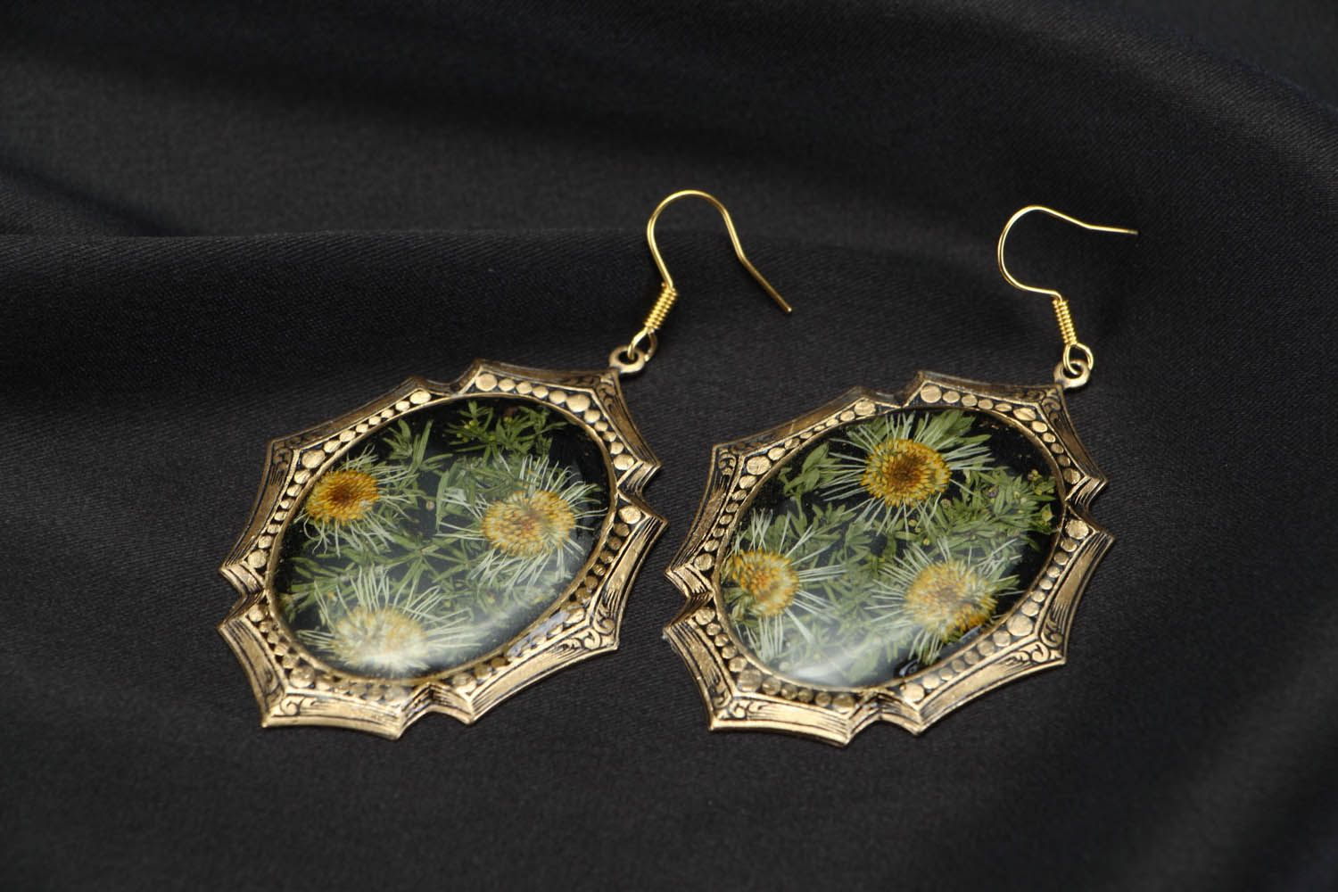 Handmade earrings with wild daisies photo 2