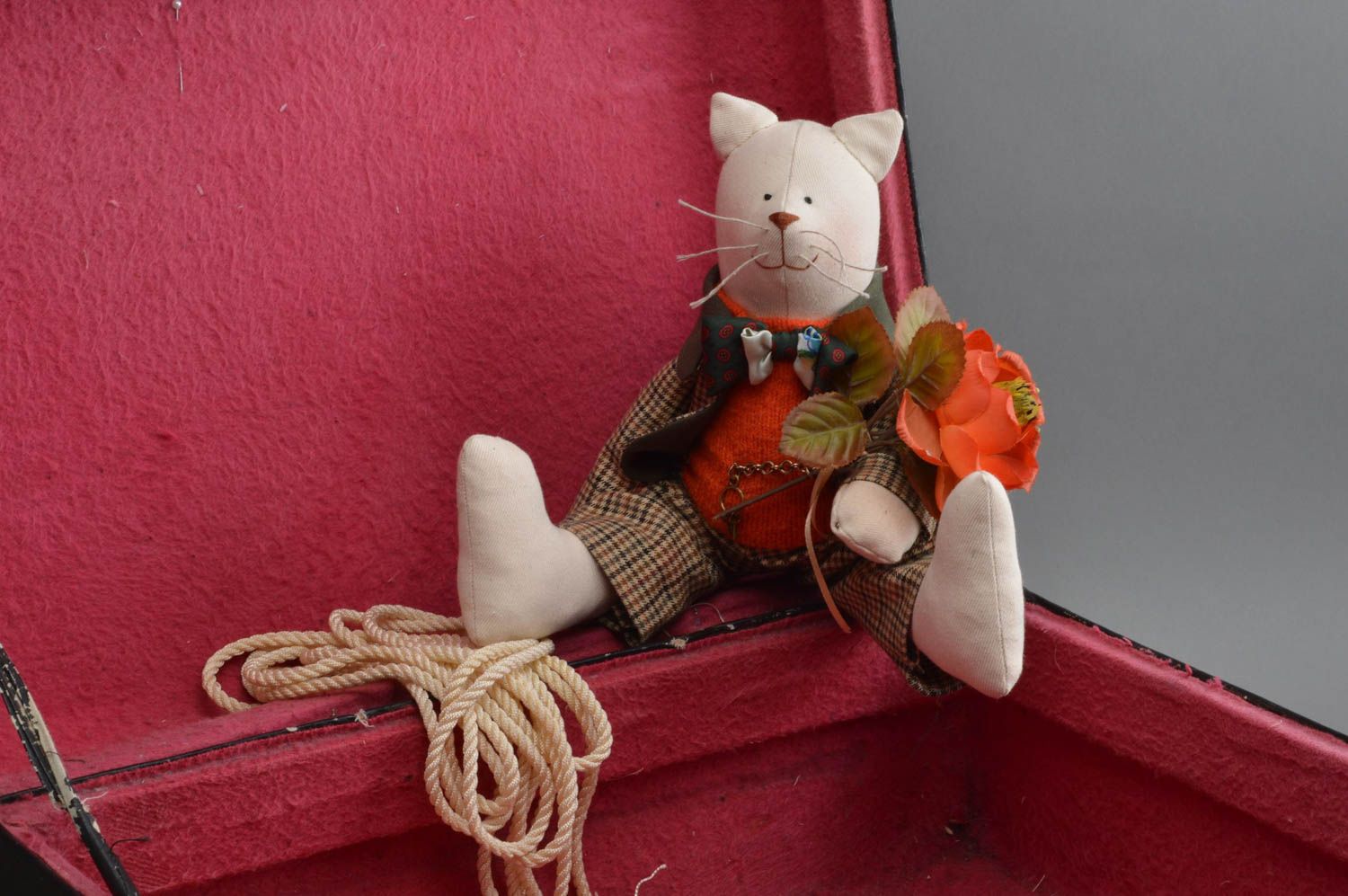 Peluche chat fait main Jouet pour enfant Décoration chambre matériaux naturels photo 1