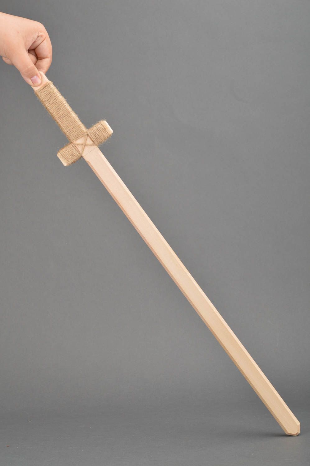 Épée en bois jouet matériau écologique original fait main cadeau pour garçon photo 5
