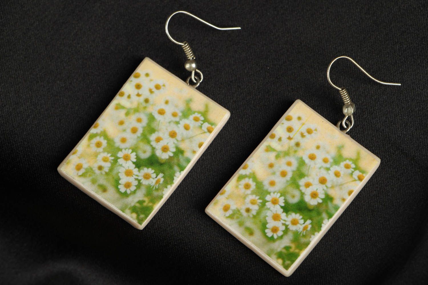 Earrings with daisies made using the decoupage technique  photo 1