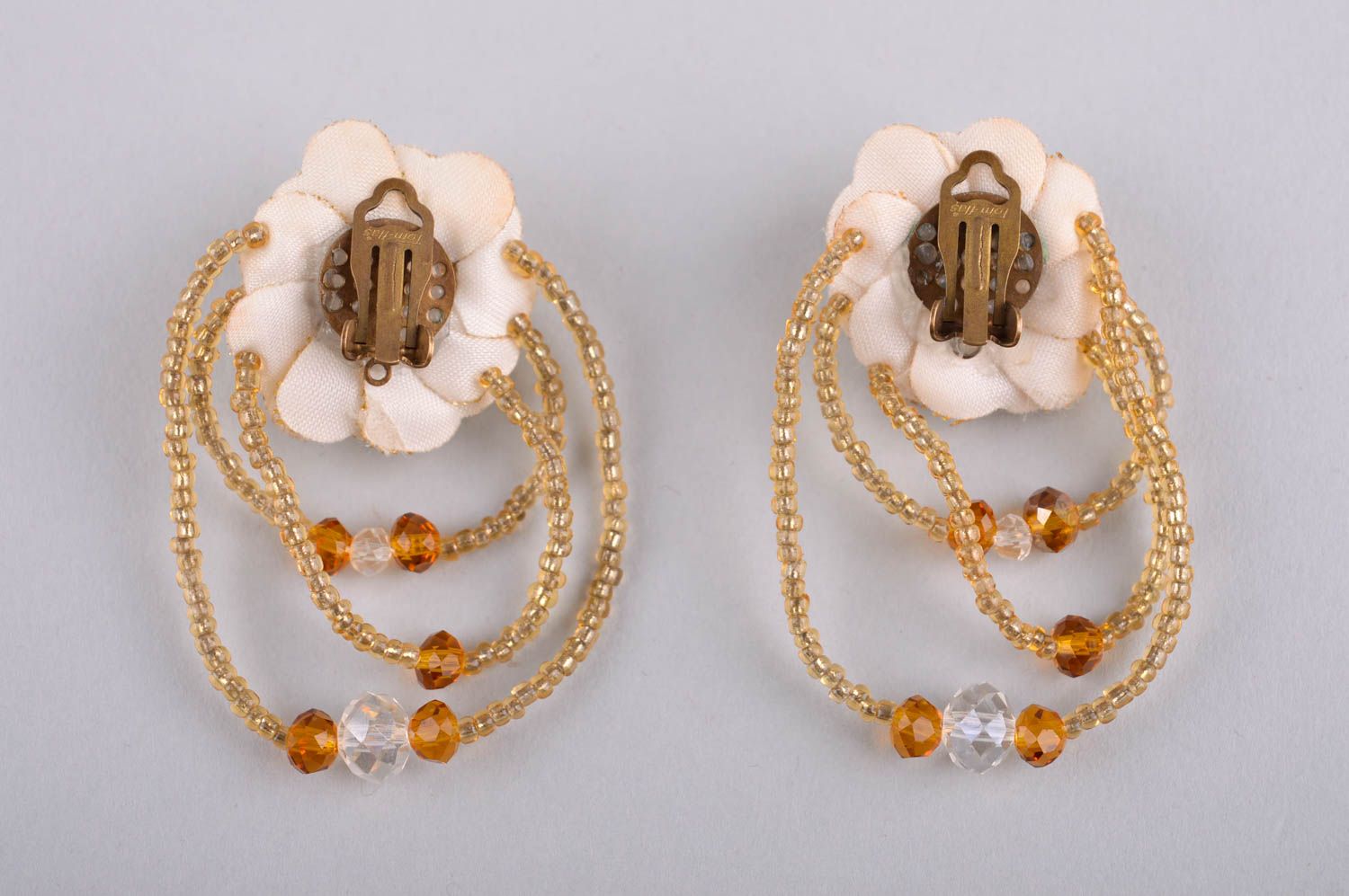 Boucles d'oreilles clip Bijou fait main beiges roses Accessoire femme design photo 4