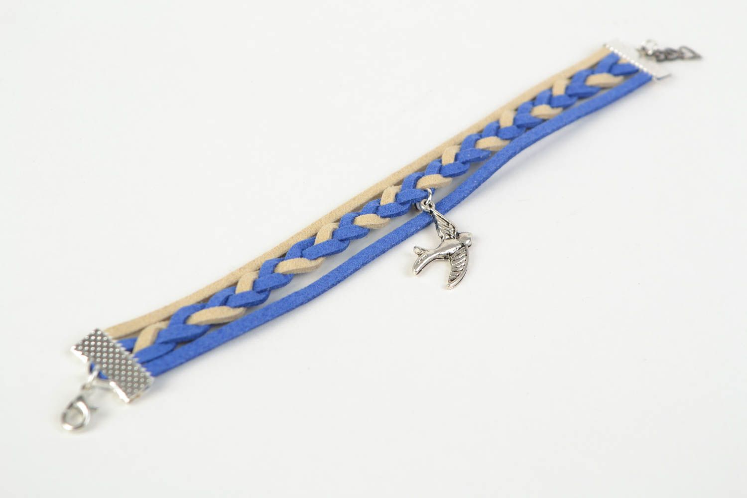 Bracelet en daim naturel fait main beige-bleu avec breloque oiseau original photo 4