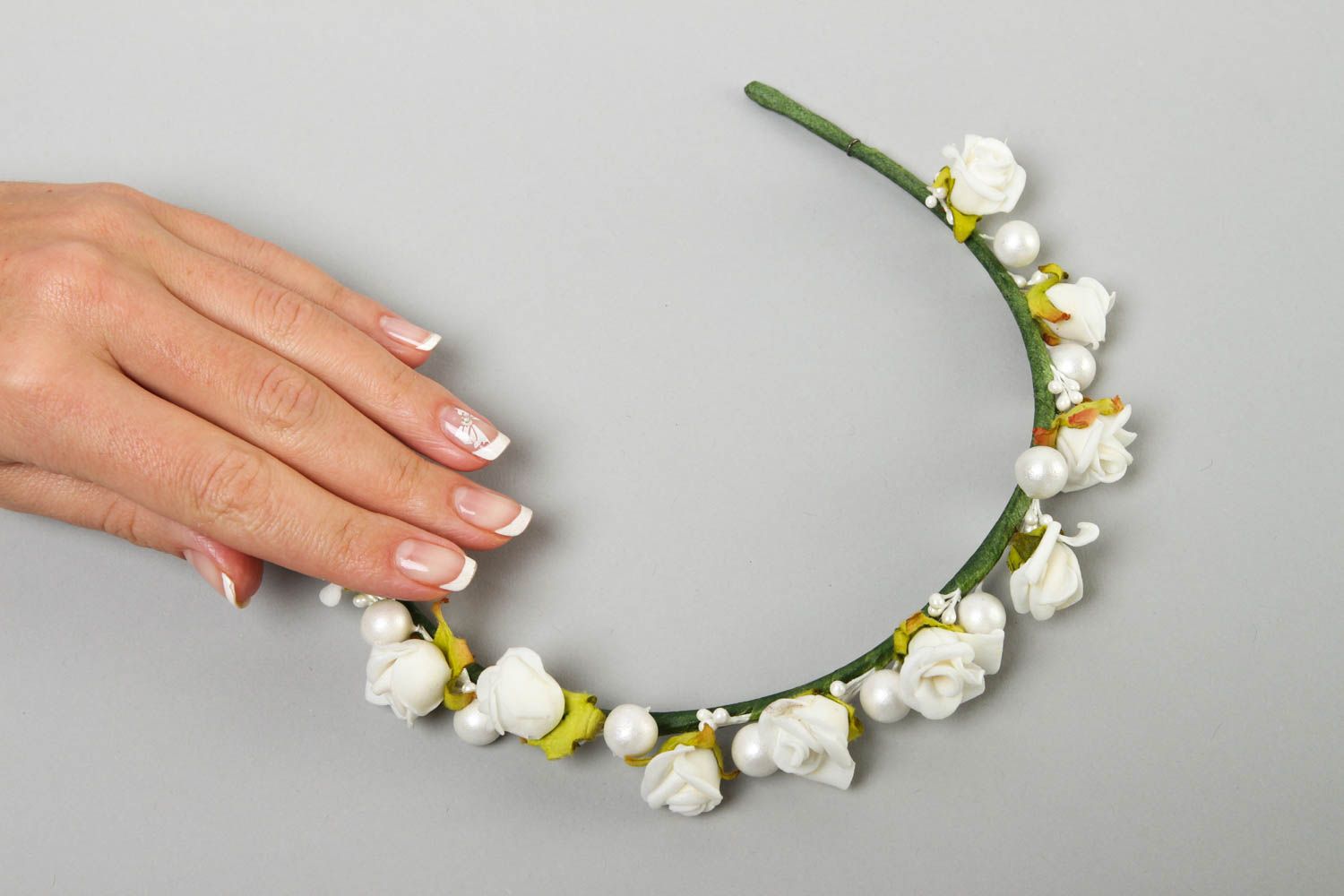 Serre-tête fleurs blanches Bijou fait main en métal et papier Accessoire cheveux photo 5