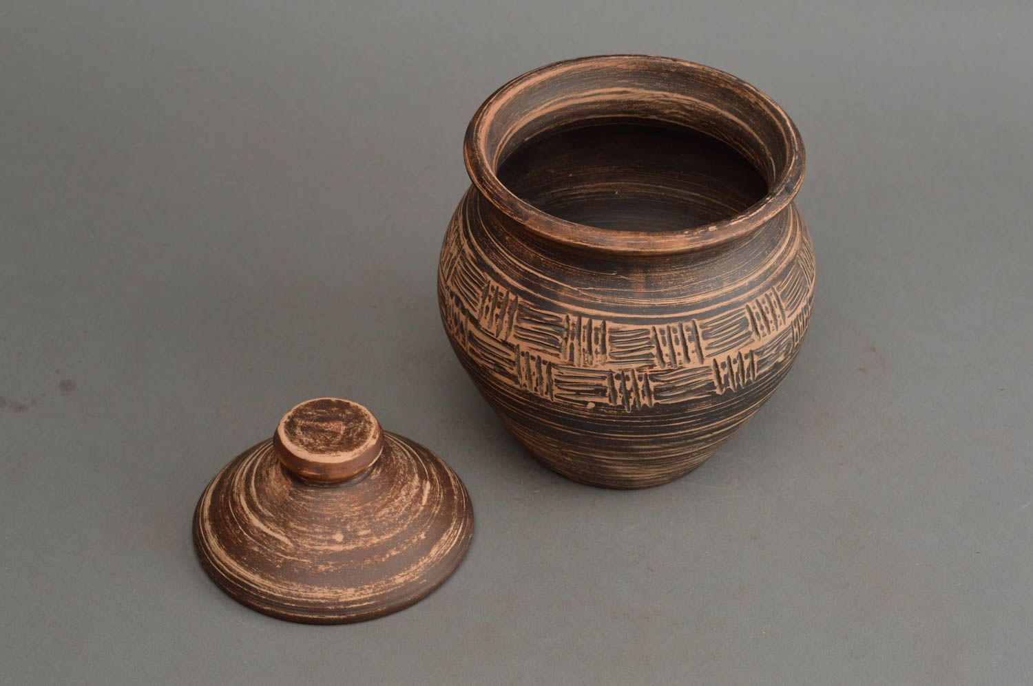 Cocotte pot en argile faite main avec couvercle vaisselle de créateur ethnique photo 3