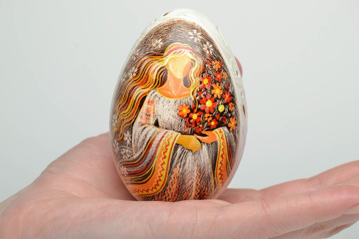 Handmade Easter egg created using carving and etching techniques photo 5
