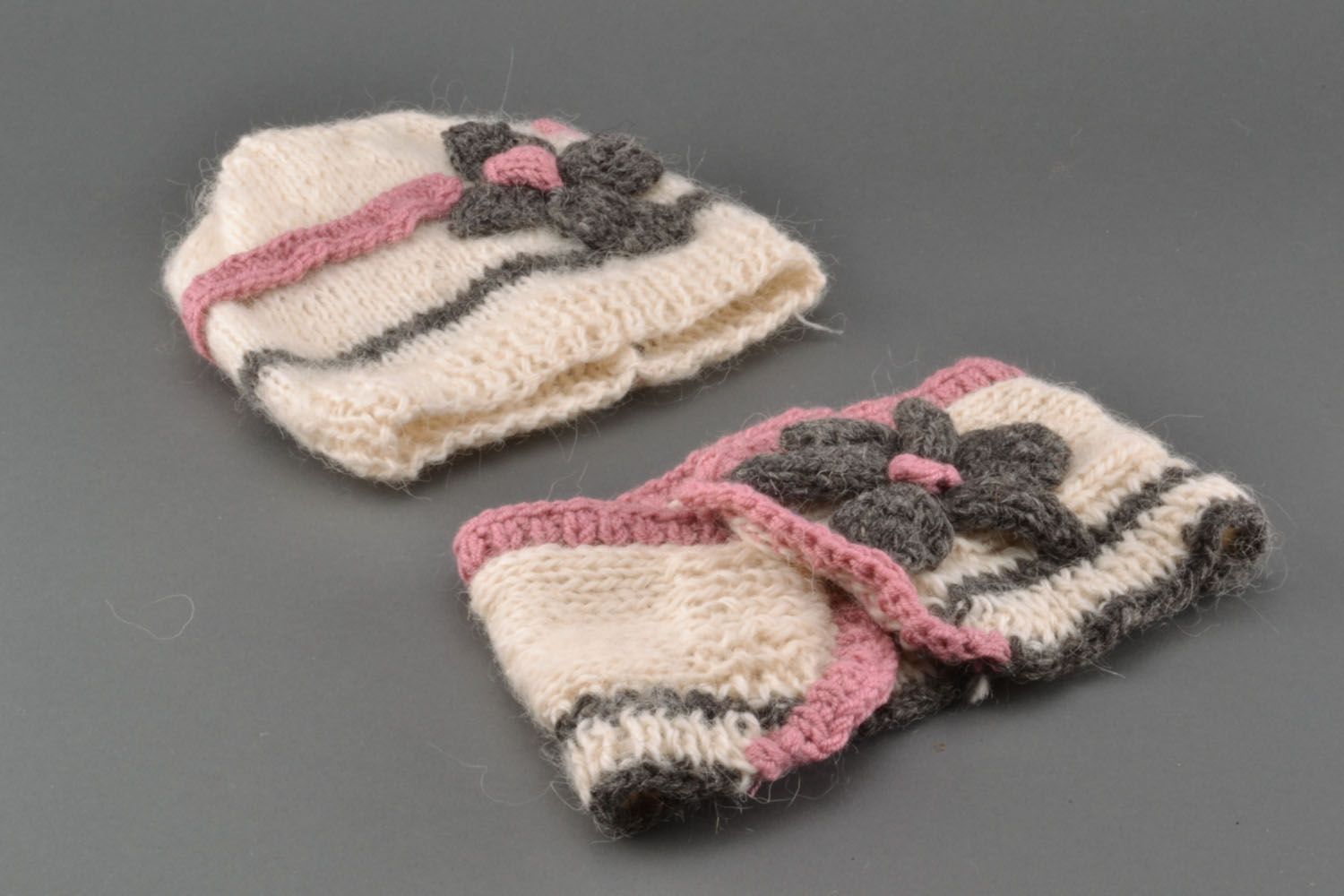 Conjunto de acessórios de inverno: gorro e cachecol de lã feitos à mão  foto 2