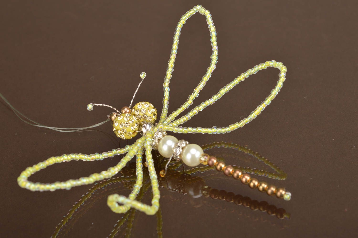 Décoration libellule originale faite main en perles de rocaille à suspendre photo 1