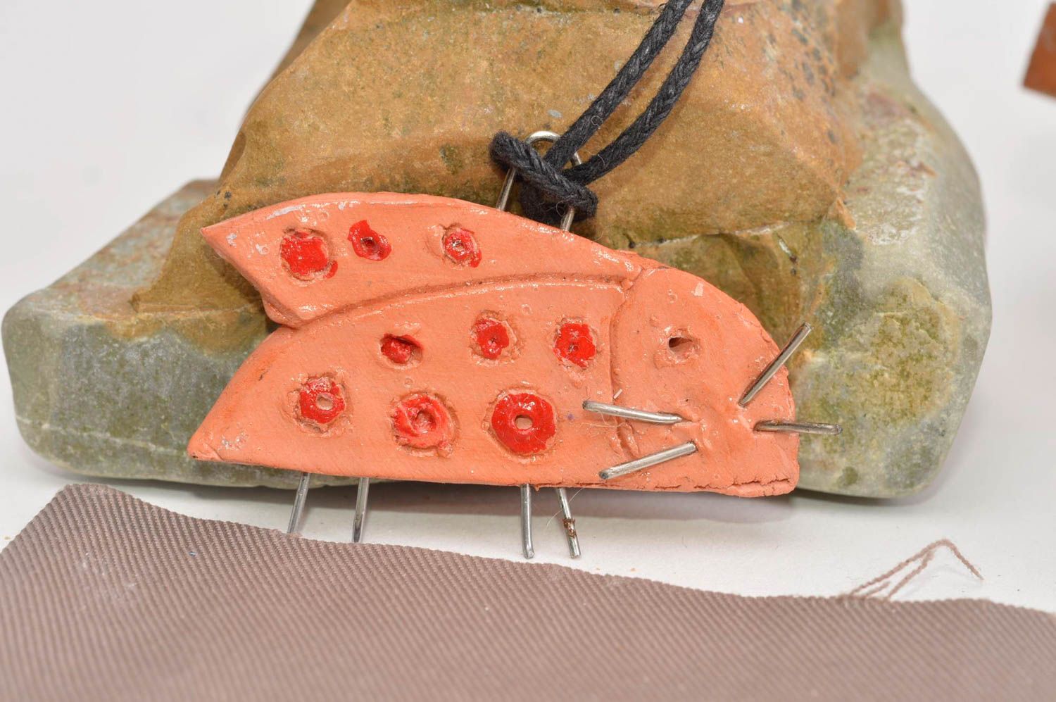 Керамическое украшение кулон ручной работы подвеска на шею из керамики фото 1