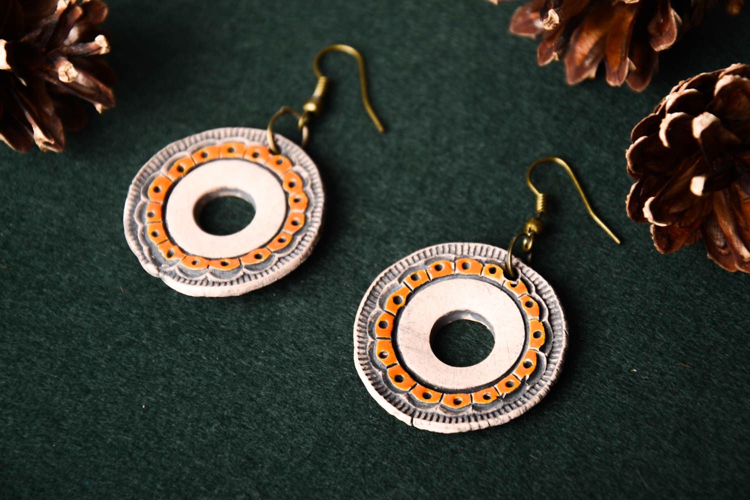 Украшение ручной работы керамические серьги круглые красивые серьги с узором фото 1