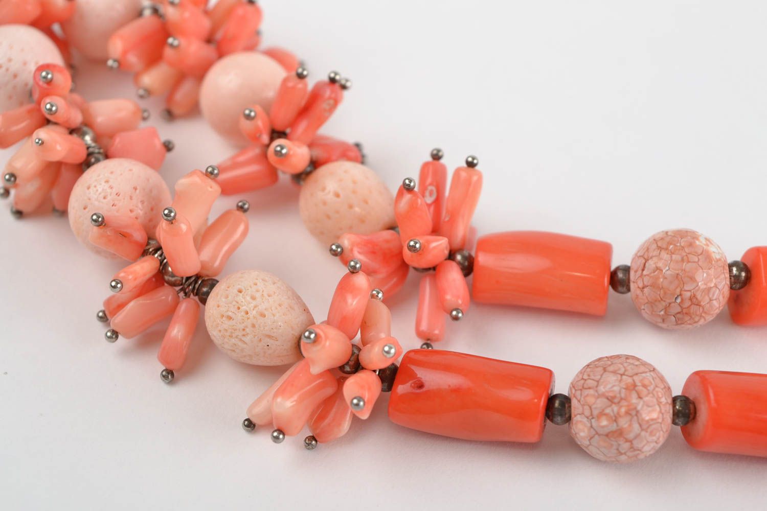 Oranges Collier aus Glasperlen und echten Steinen handmade dünn künstlerisch  foto 5