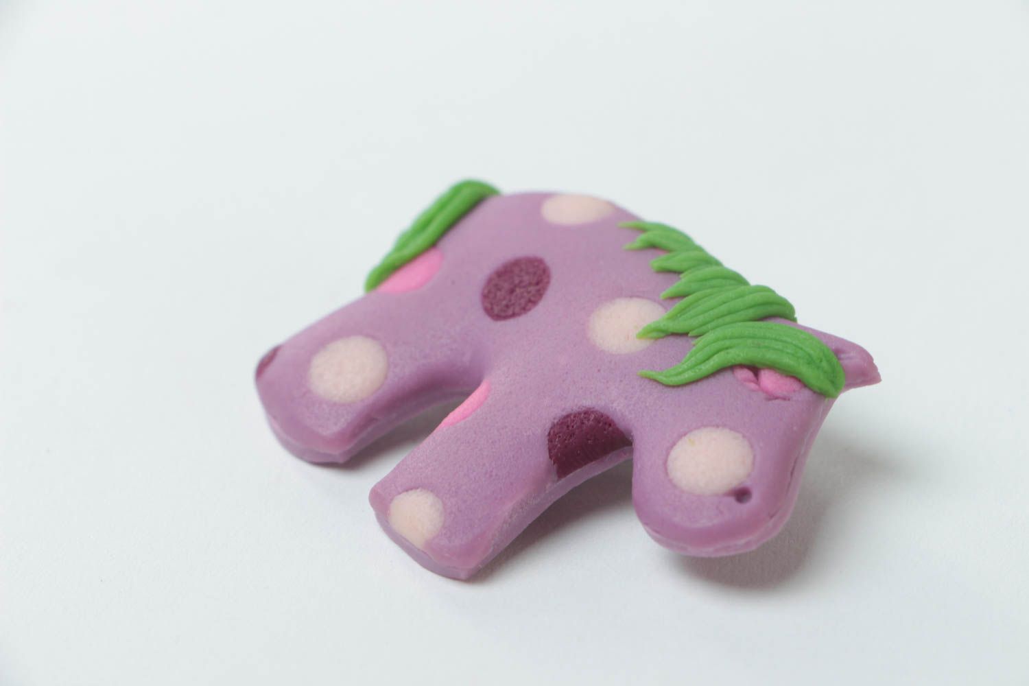 Violette schöne lustige handgemachte Brosche aus Polymerton Pony für Kinder foto 3