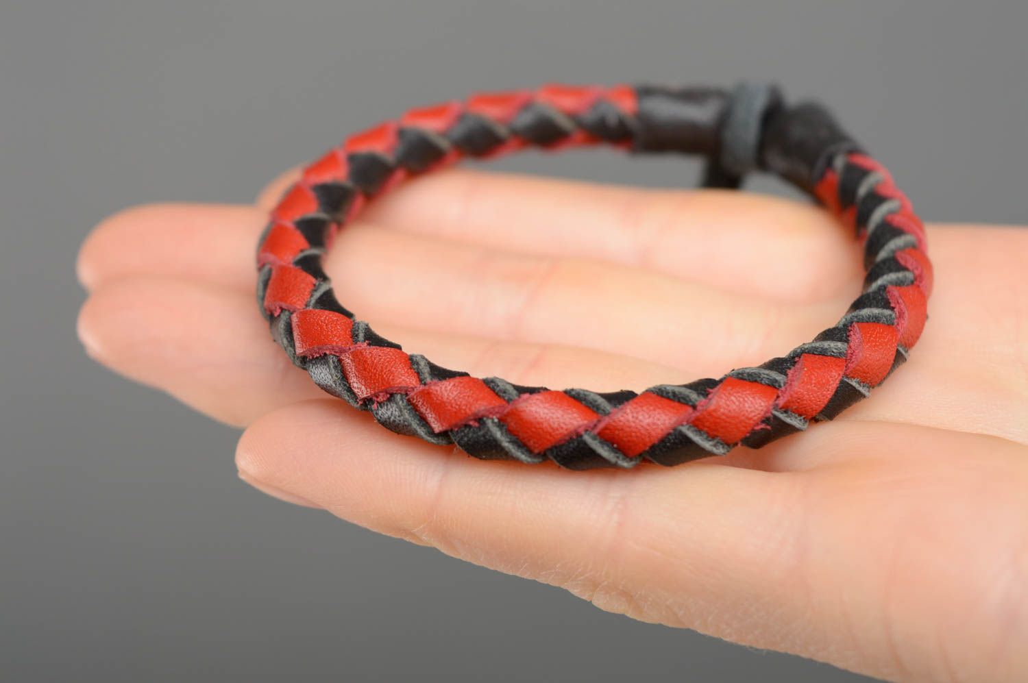 Bracelet fait main de vrai cuir tressé accessoire unisexe noir rouge cadeau photo 4