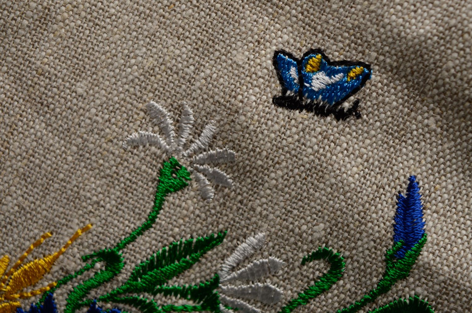 Женская сумка из ткани ручной работы с вышивкой цветами фото 4