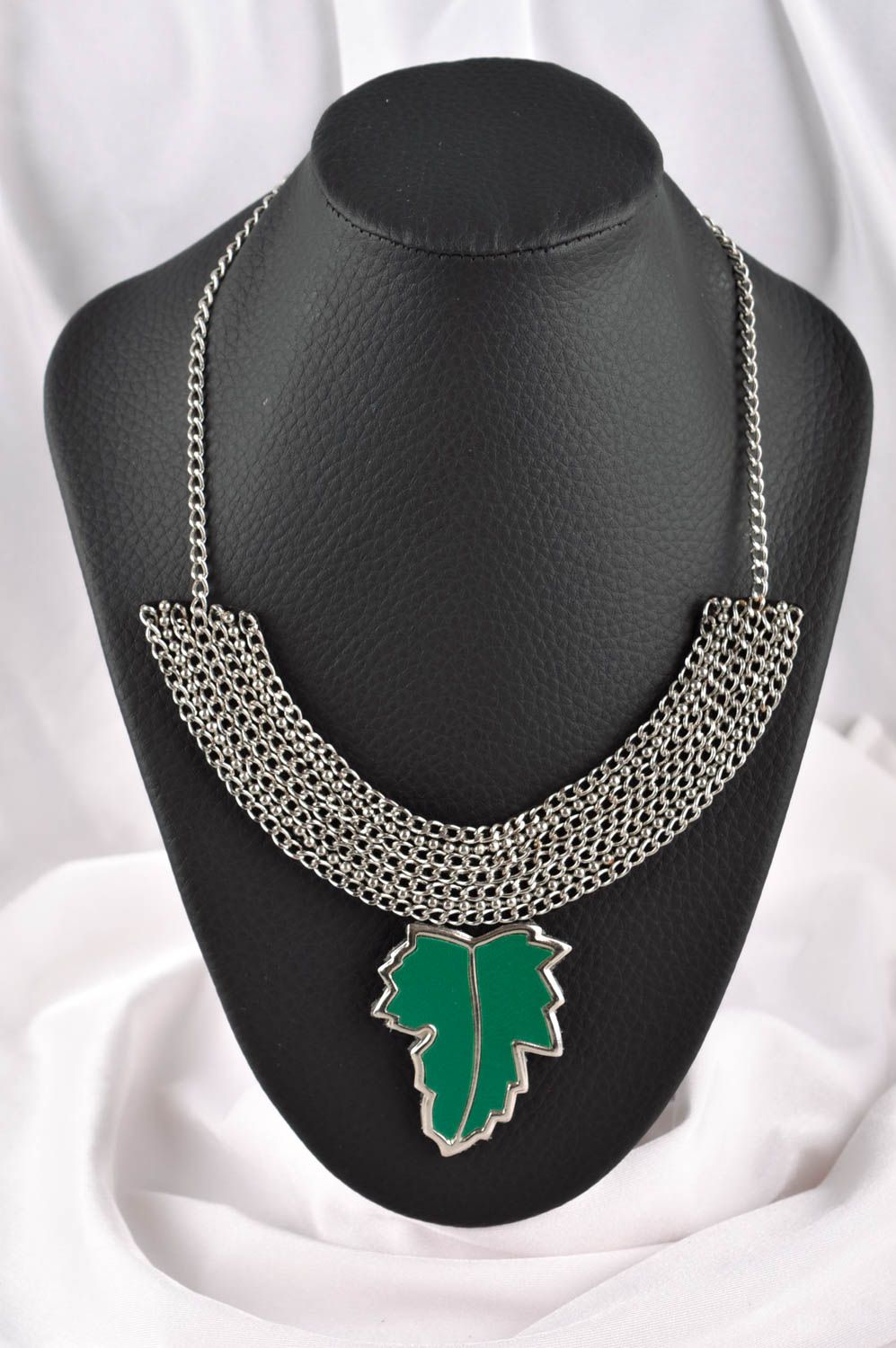 Grand collier Bijou fait main chaînes avec feuille en vrai cuir Cadeau femme photo 1