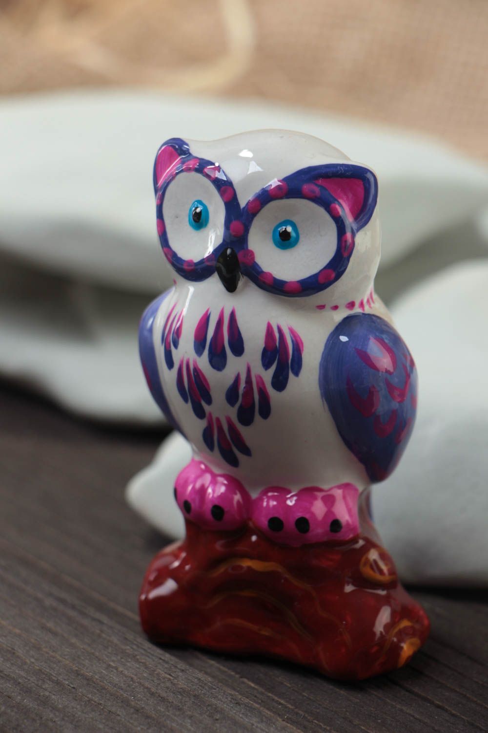 Beautiful painted handmade molded plaster statuette Owl for home decor photo 1