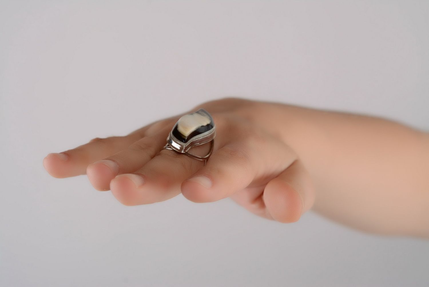 Серебряное кольцо с рогом фото 3