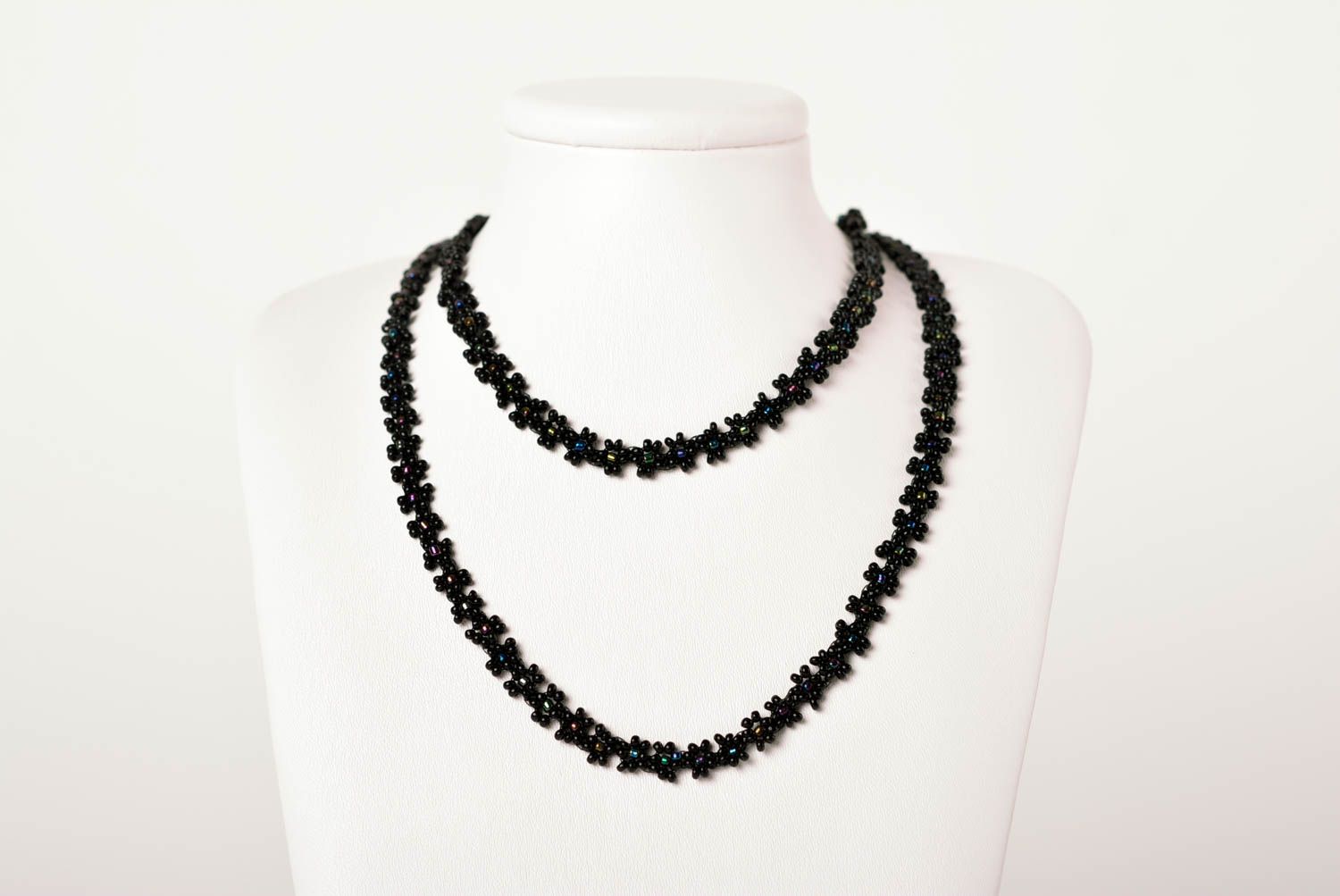 Collier en perles de rocaille Bijou fait main noir long design Cadeau femme photo 2