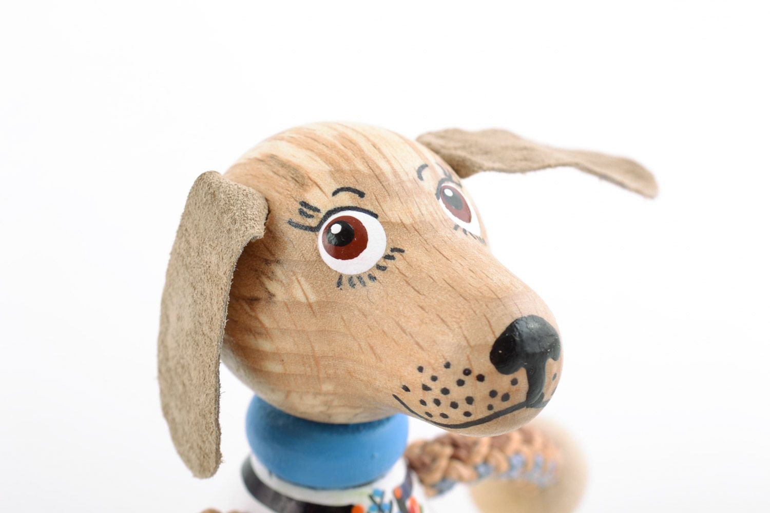 Деревянная эко игрушка из бука с росписью ручной работы собачка детская фото 3