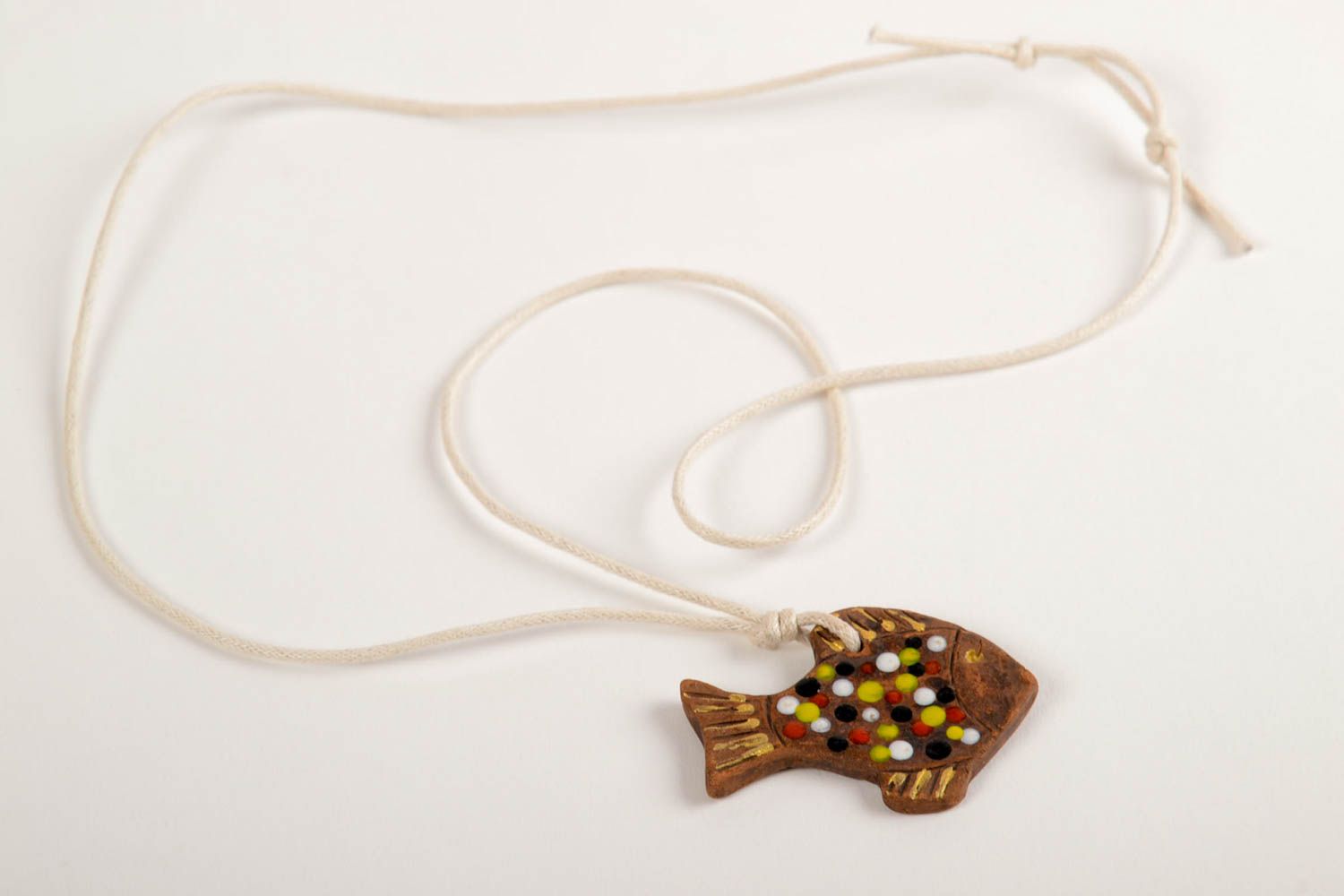 Кулон ручной работы керамическое украшение в виде рыбки украшение на шею фото 5