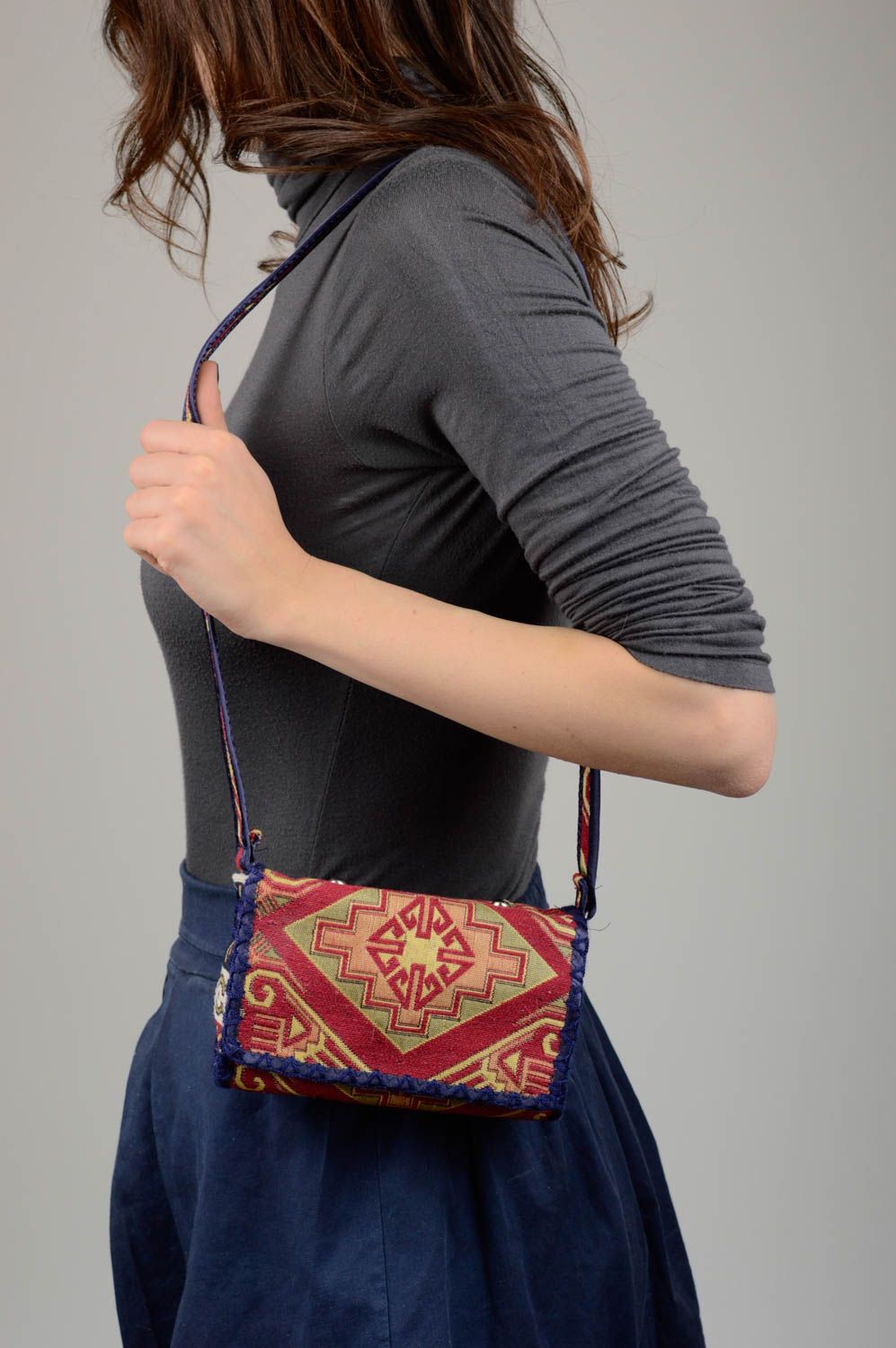 Bunte Handtasche handgeschaffen Tasche aus Stoff effektvolle Damen Umhängetasche foto 2
