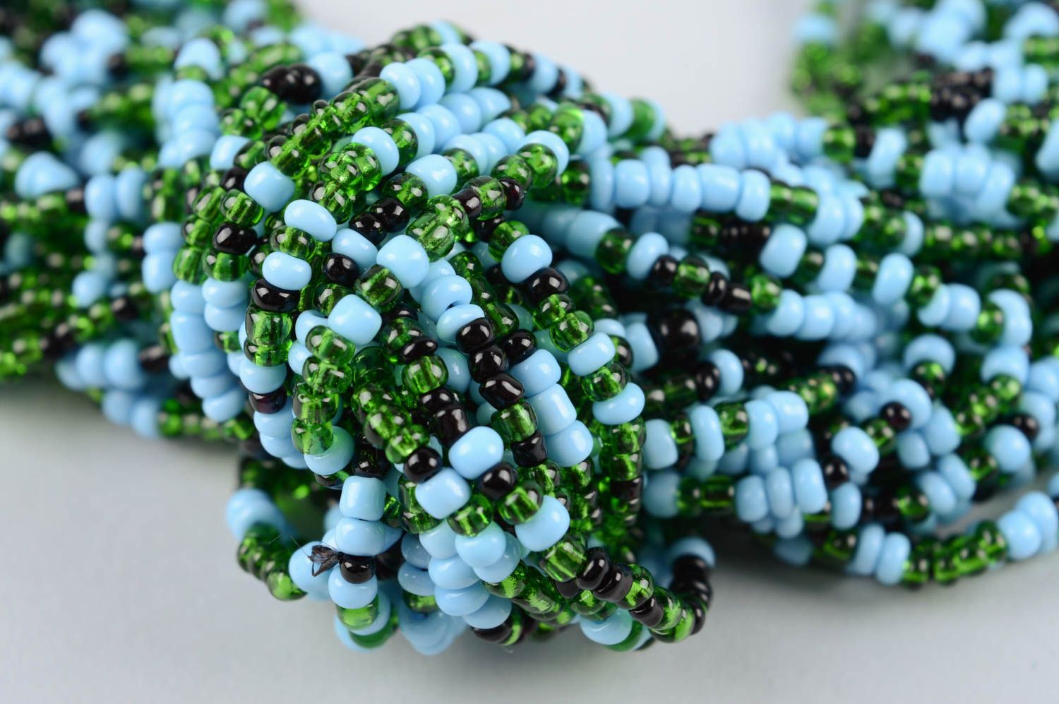 Колье из бисера украшение ручной работы ожерелье из бисера зеленое с голубым фото 4