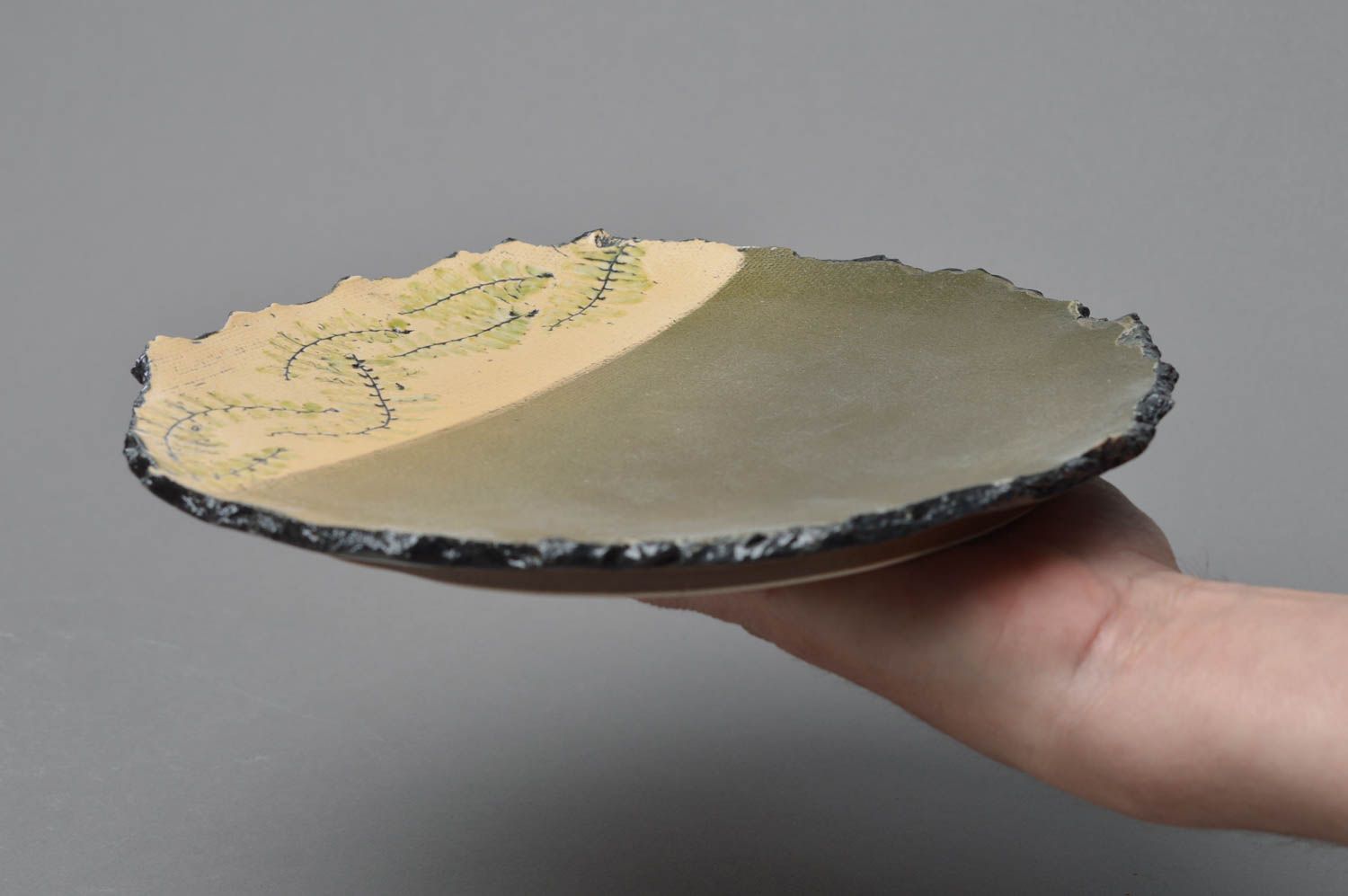 Flache Platte aus Porzellankeramik mit Glasur bemalt einzigartig handmade schön foto 4