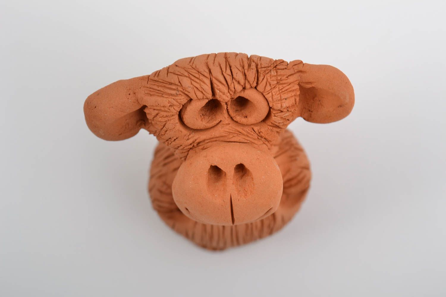 Figura de cerámica pequeña marrón hecha a mano mono elemento decorativo foto 5